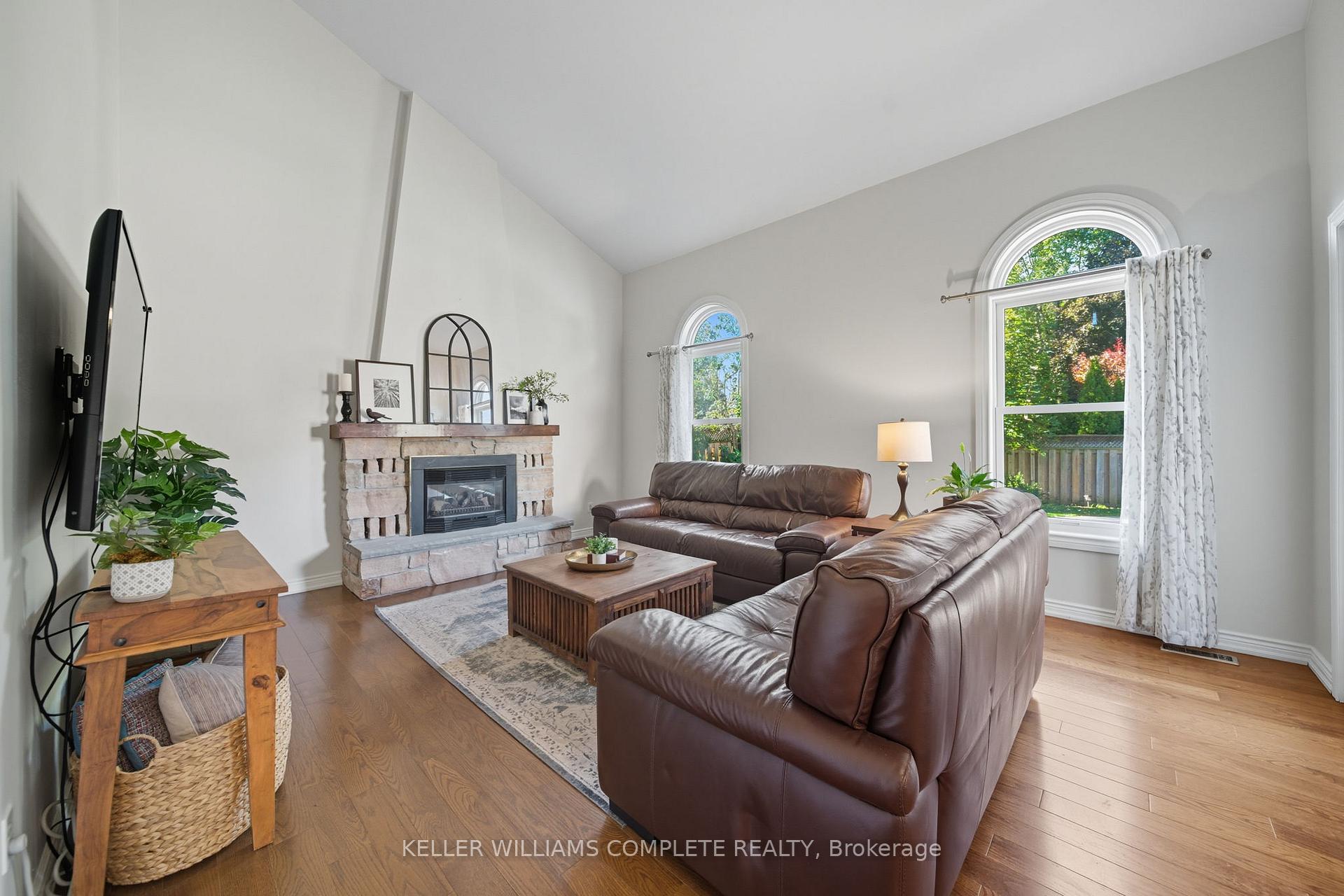 Photo 20 of 142 Meadowbrook Drive, Hamilton, Ancaster — HOMEH