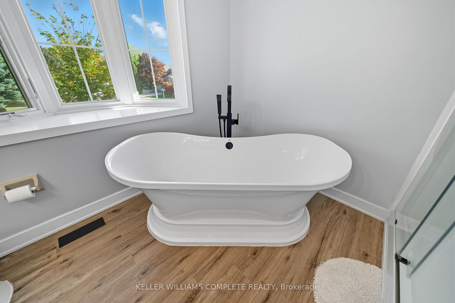 Photo 29 of 142 Meadowbrook Drive, Hamilton, Ancaster — HOMEH
