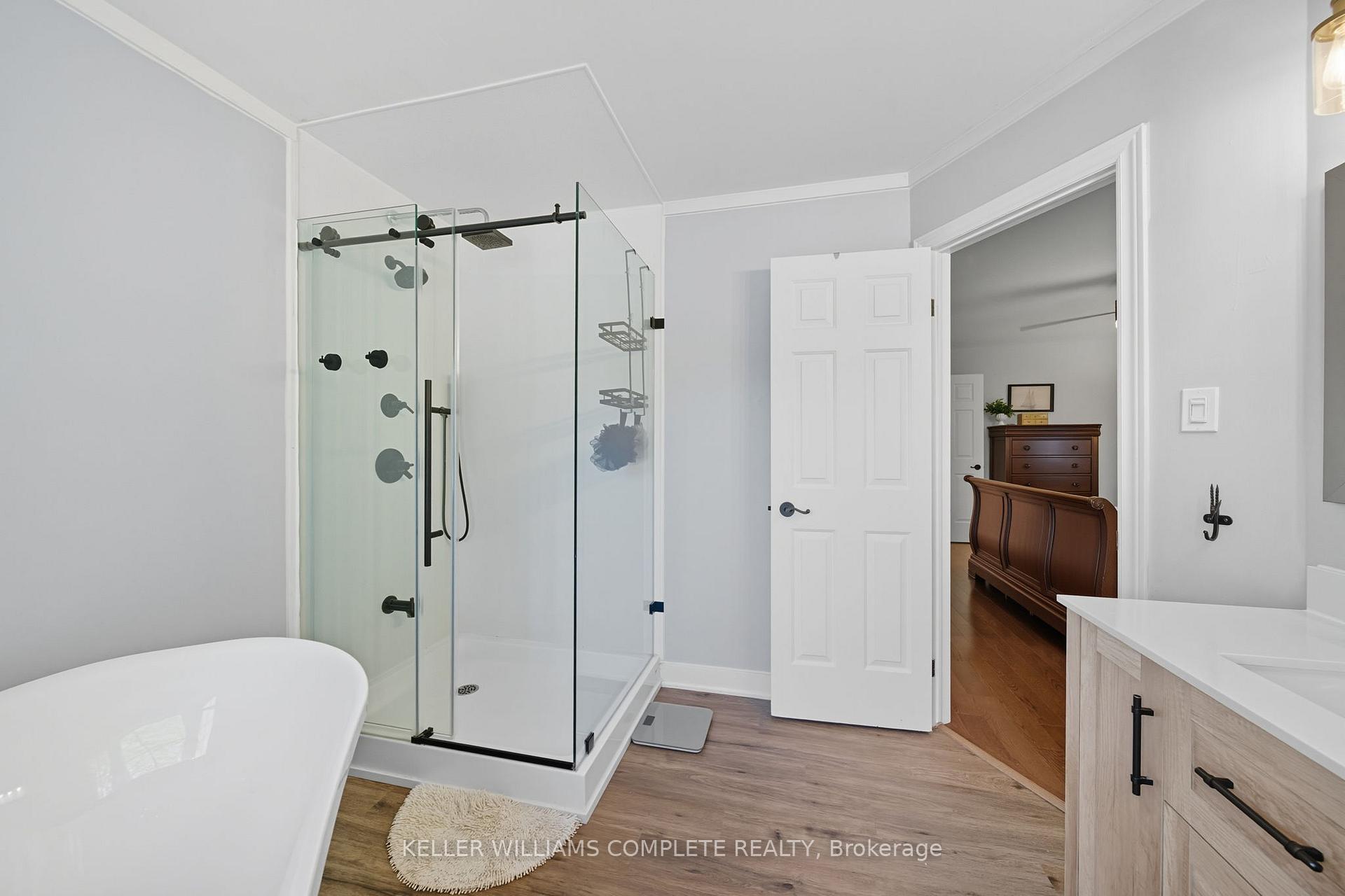 Photo 30 of 142 Meadowbrook Drive, Hamilton, Ancaster — HOMEH