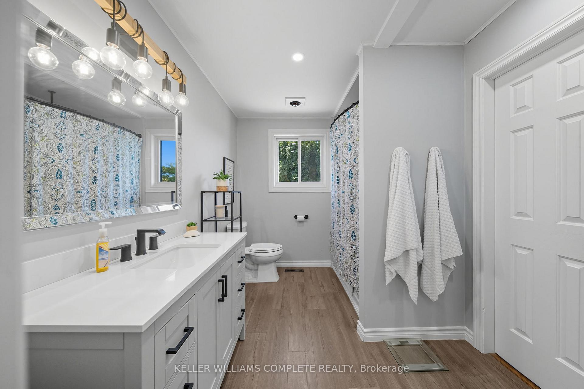 Photo 33 of 142 Meadowbrook Drive, Hamilton, Ancaster — HOMEH