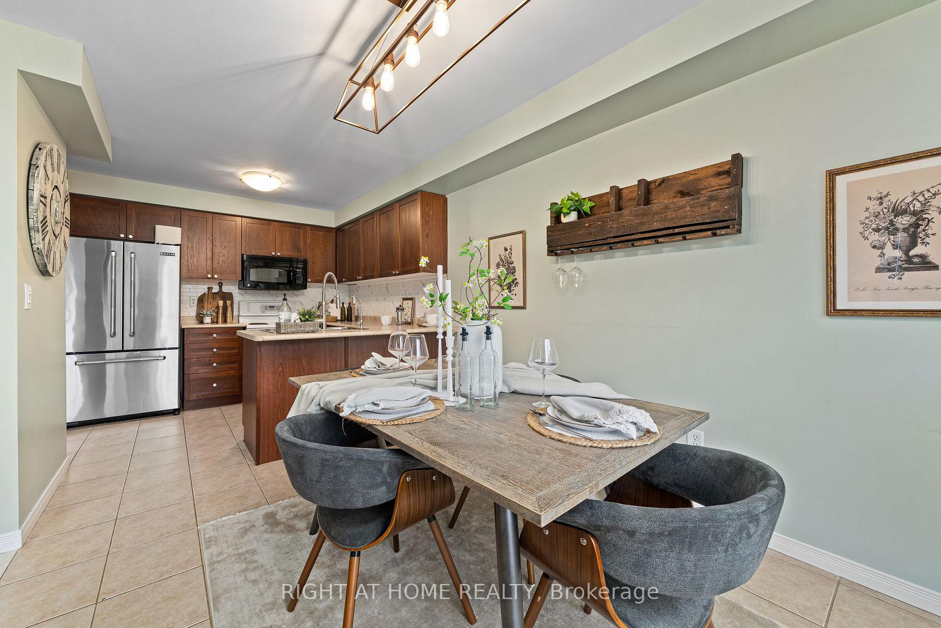 Photo 11 of 14 Dodds Square, Clarington, Bowmanville — HOMEH