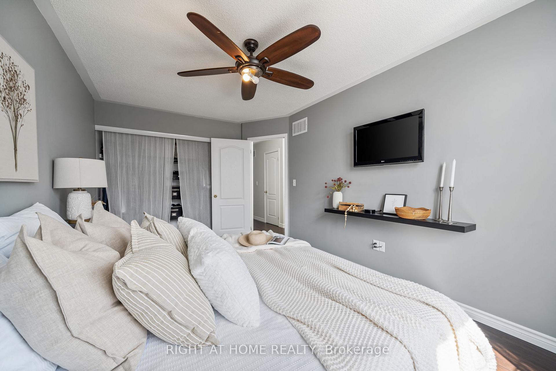 Photo 21 of 14 Dodds Square, Clarington, Bowmanville — HOMEH