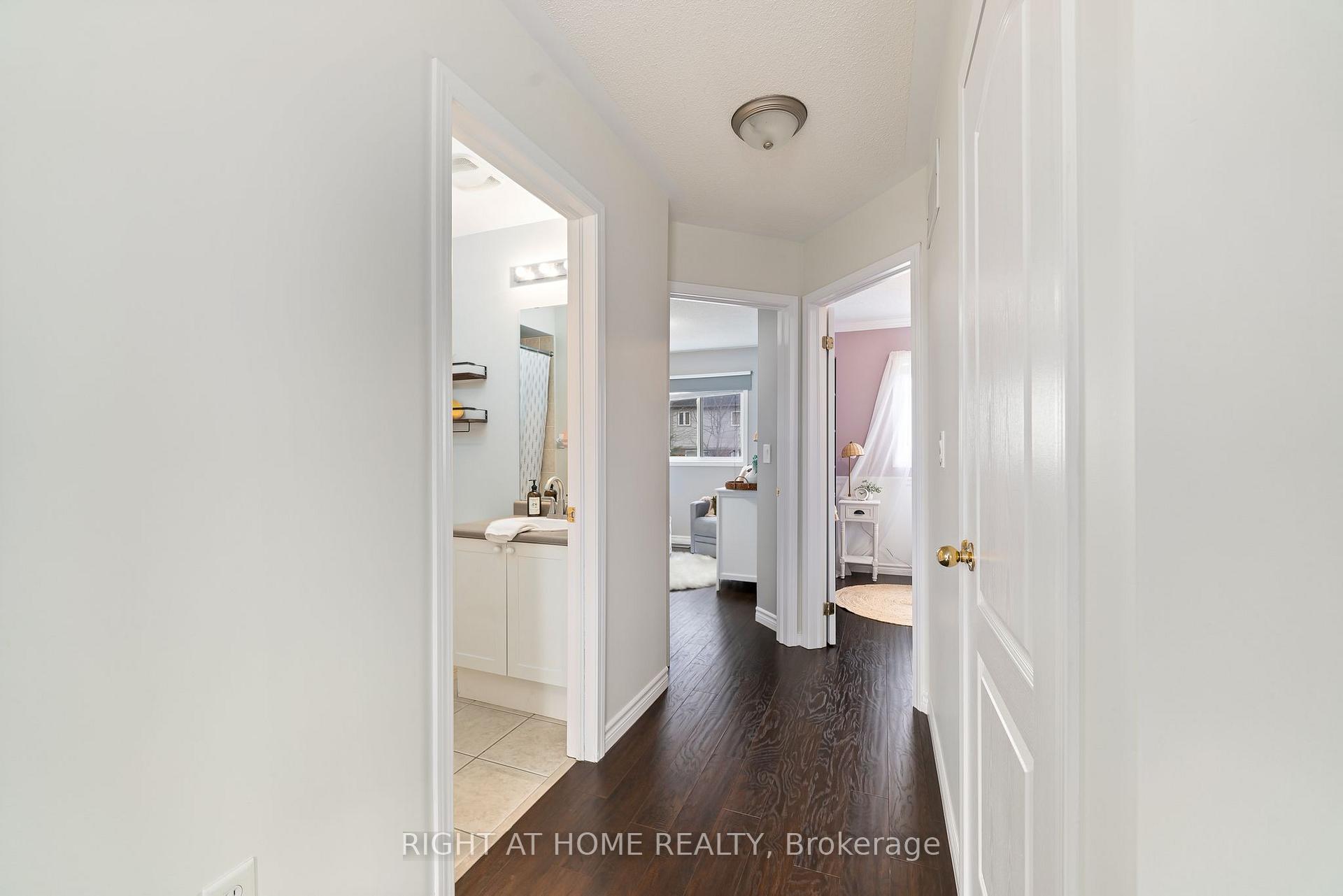 Photo 23 of 14 Dodds Square, Clarington, Bowmanville — HOMEH