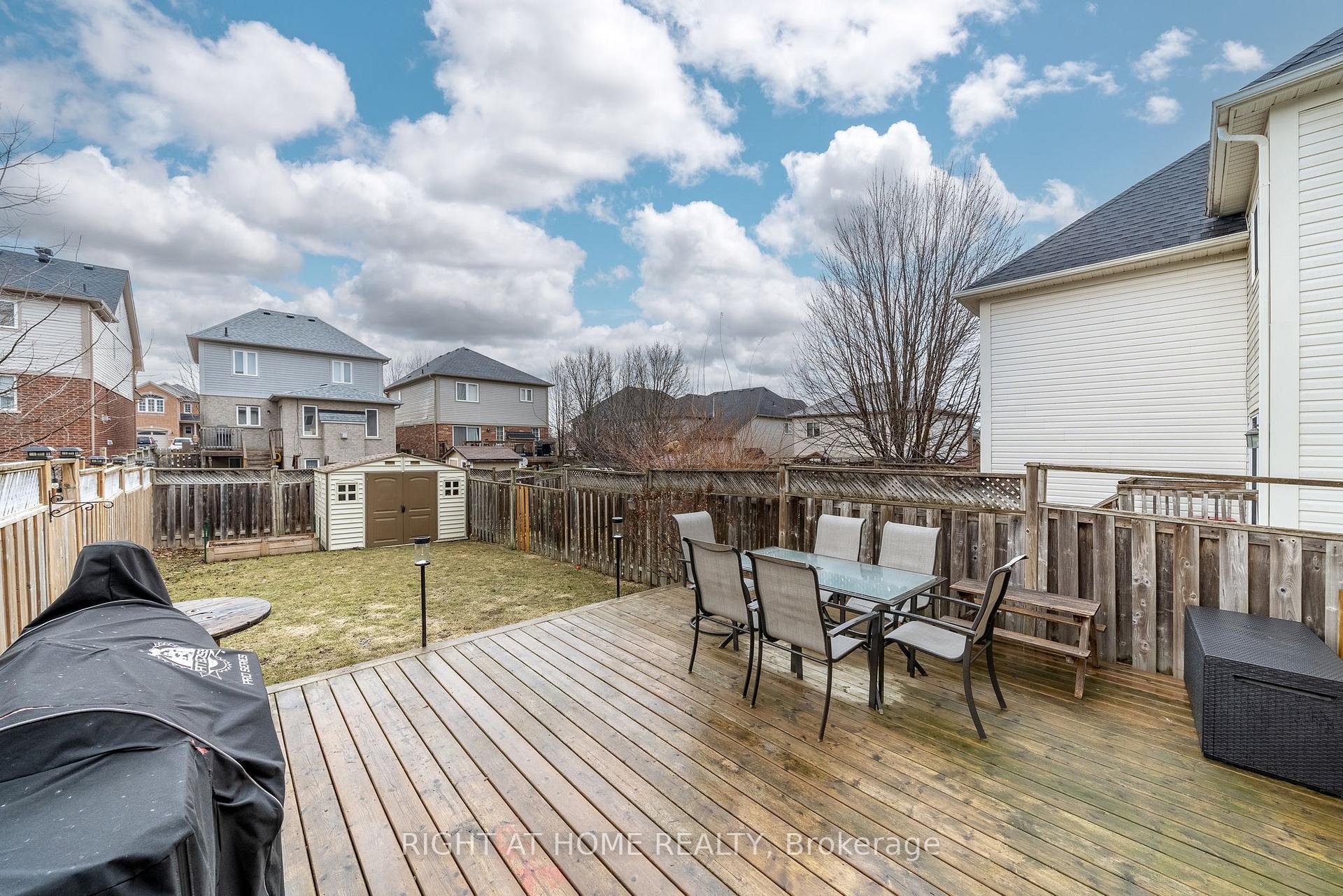 Photo 37 of 14 Dodds Square, Clarington, Bowmanville — HOMEH