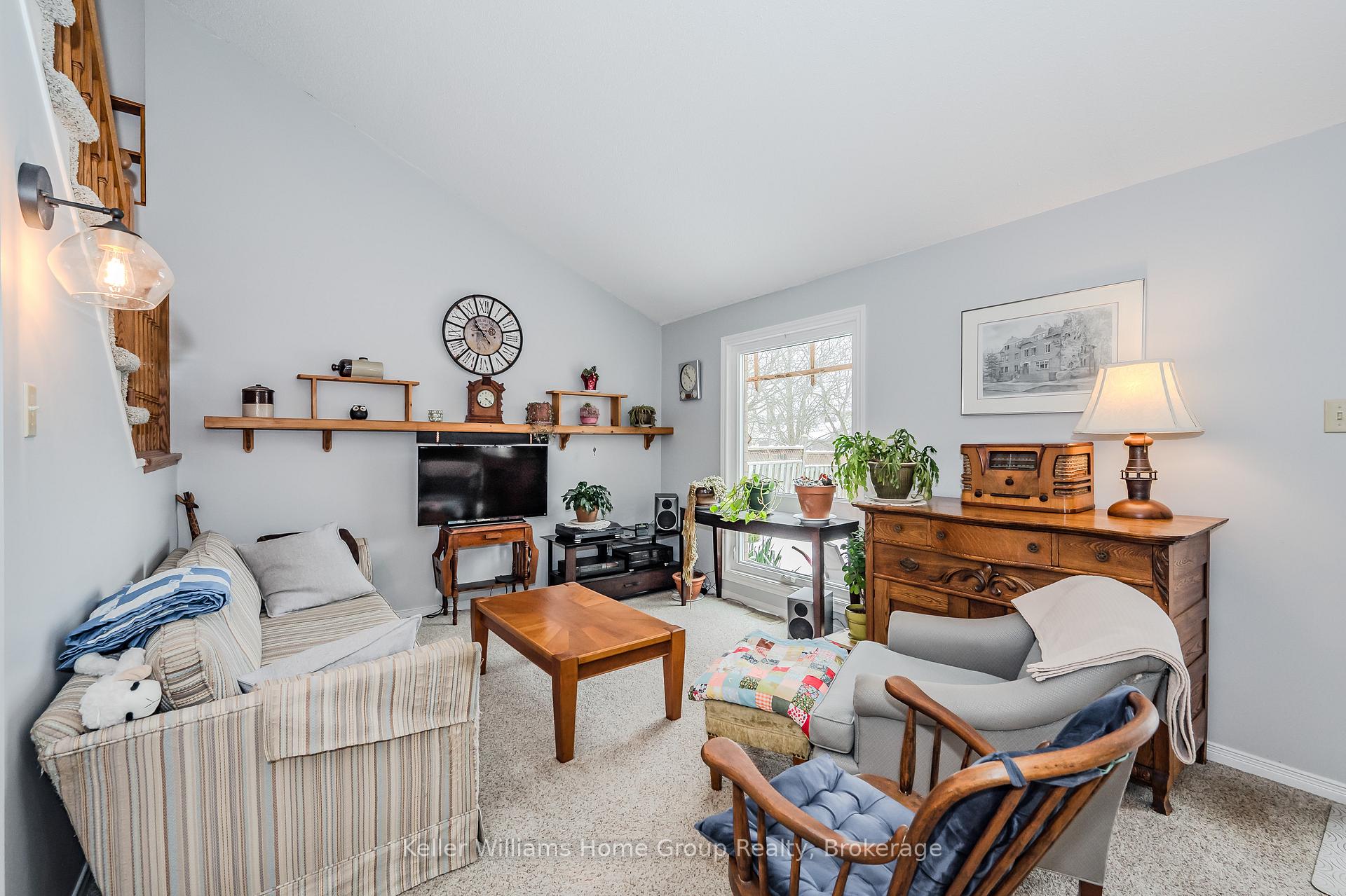 Photo 5 of 35 Walman Drive, Guelph, Kortright West — HOMEH
