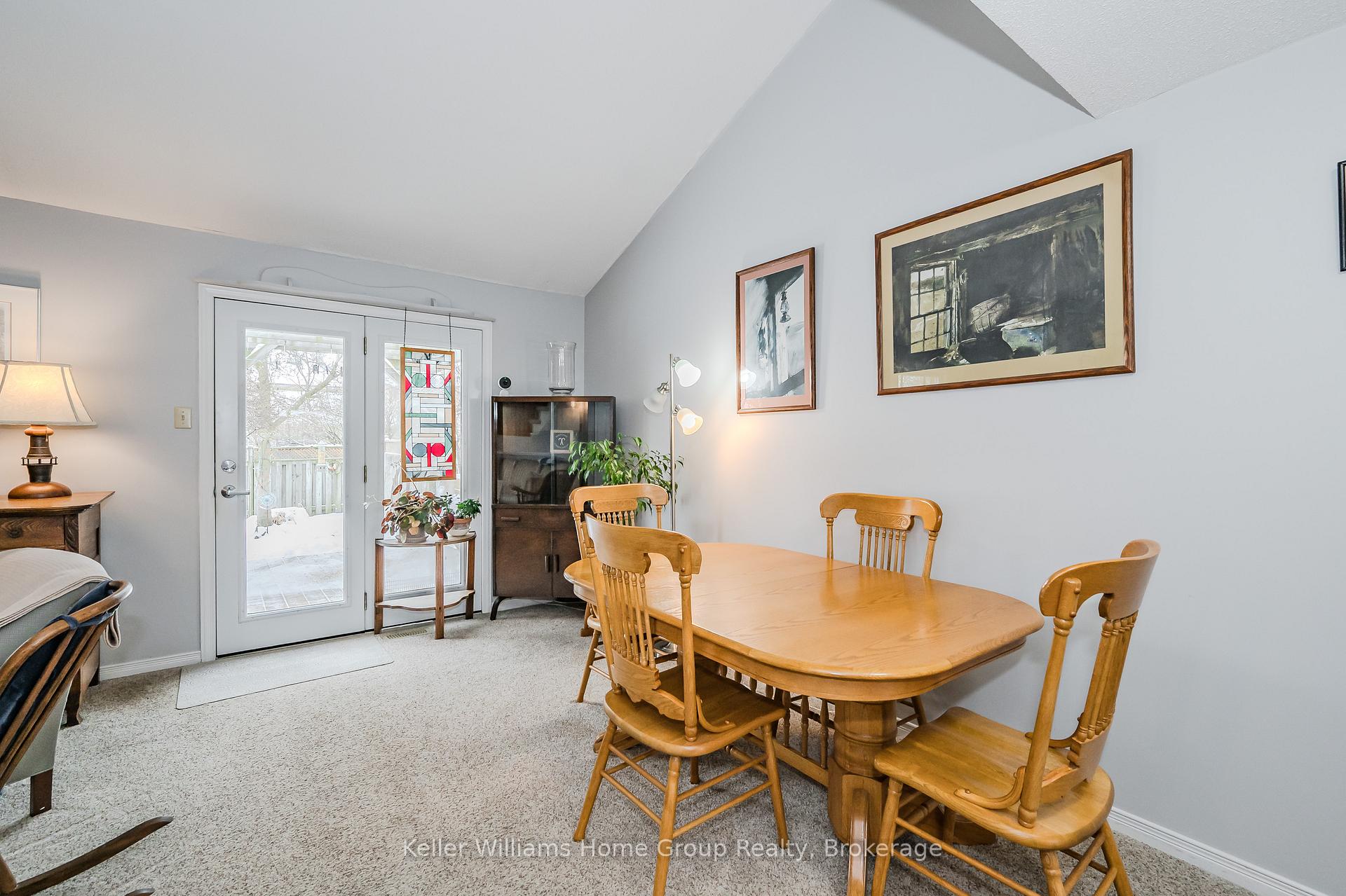 Photo 10 of 35 Walman Drive, Guelph, Kortright West — HOMEH