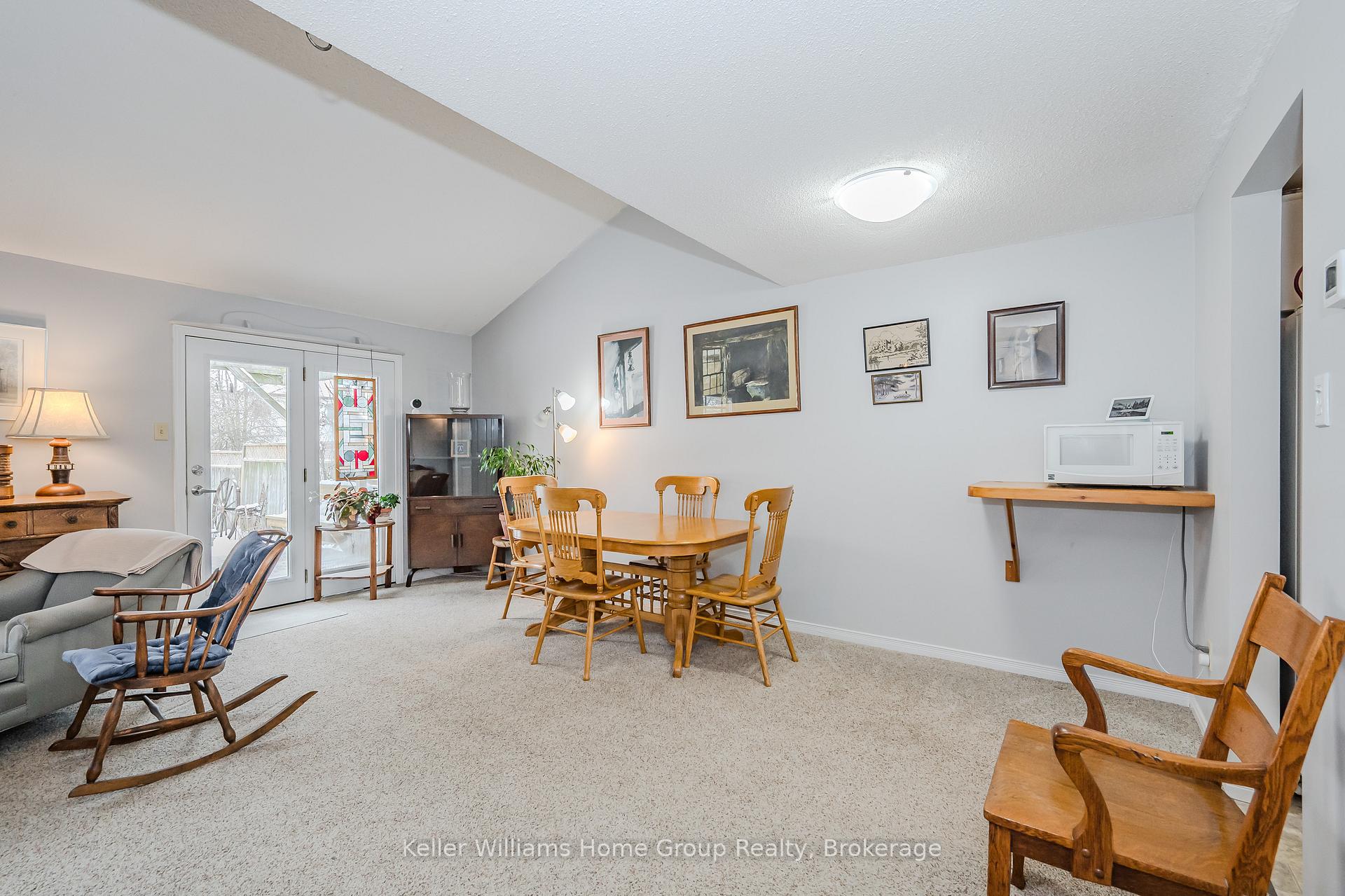 Photo 11 of 35 Walman Drive, Guelph, Kortright West — HOMEH