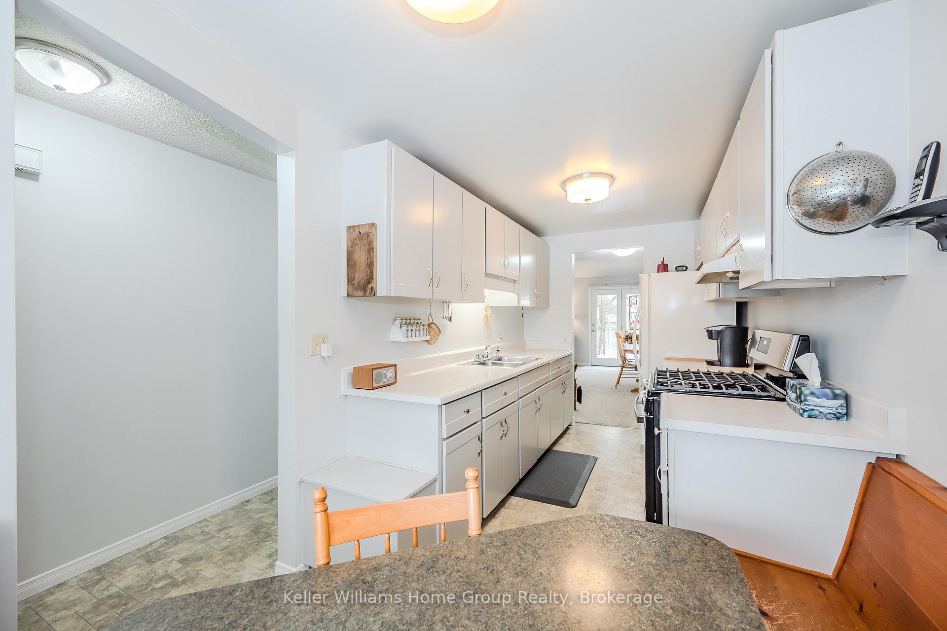 Photo 13 of 35 Walman Drive, Guelph, Kortright West — HOMEH