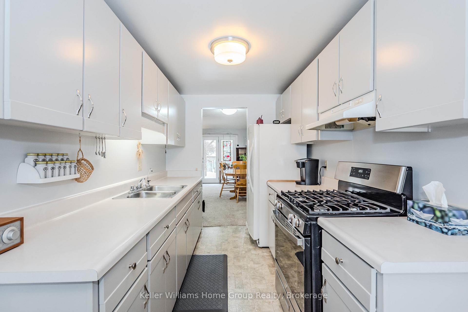 Photo 16 of 35 Walman Drive, Guelph, Kortright West — HOMEH