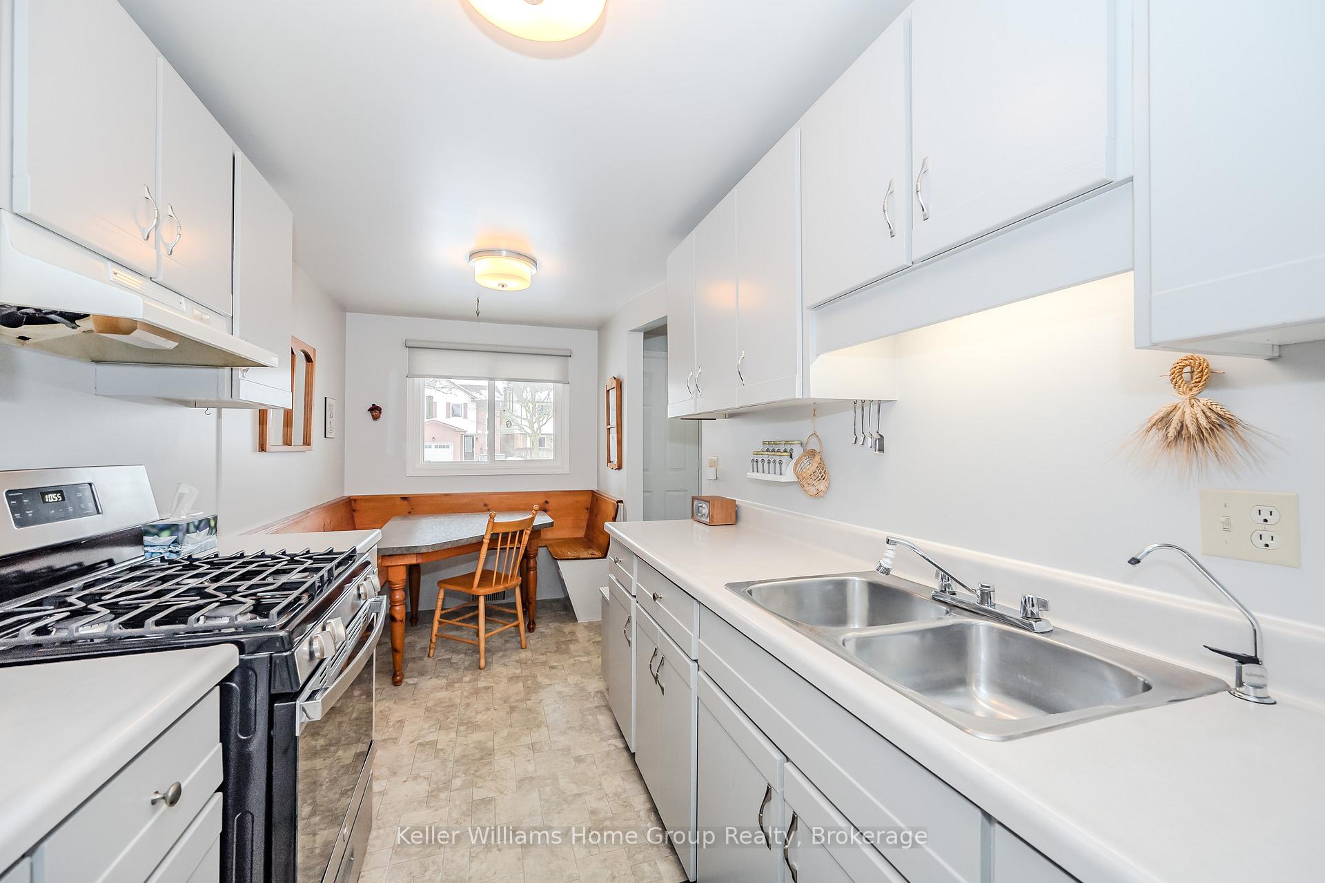 Photo 17 of 35 Walman Drive, Guelph, Kortright West — HOMEH