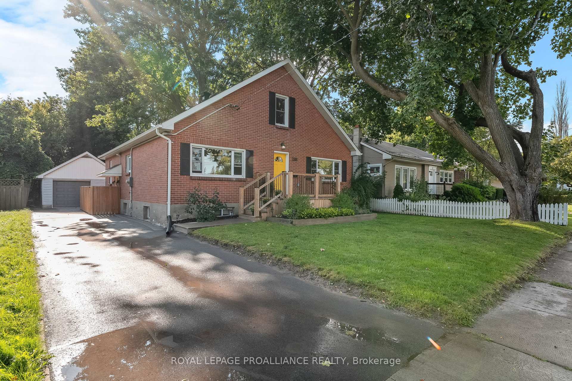 Photo 1 of 288 MacDonald Avenue, Belleville, Belleville Ward — HOMEH