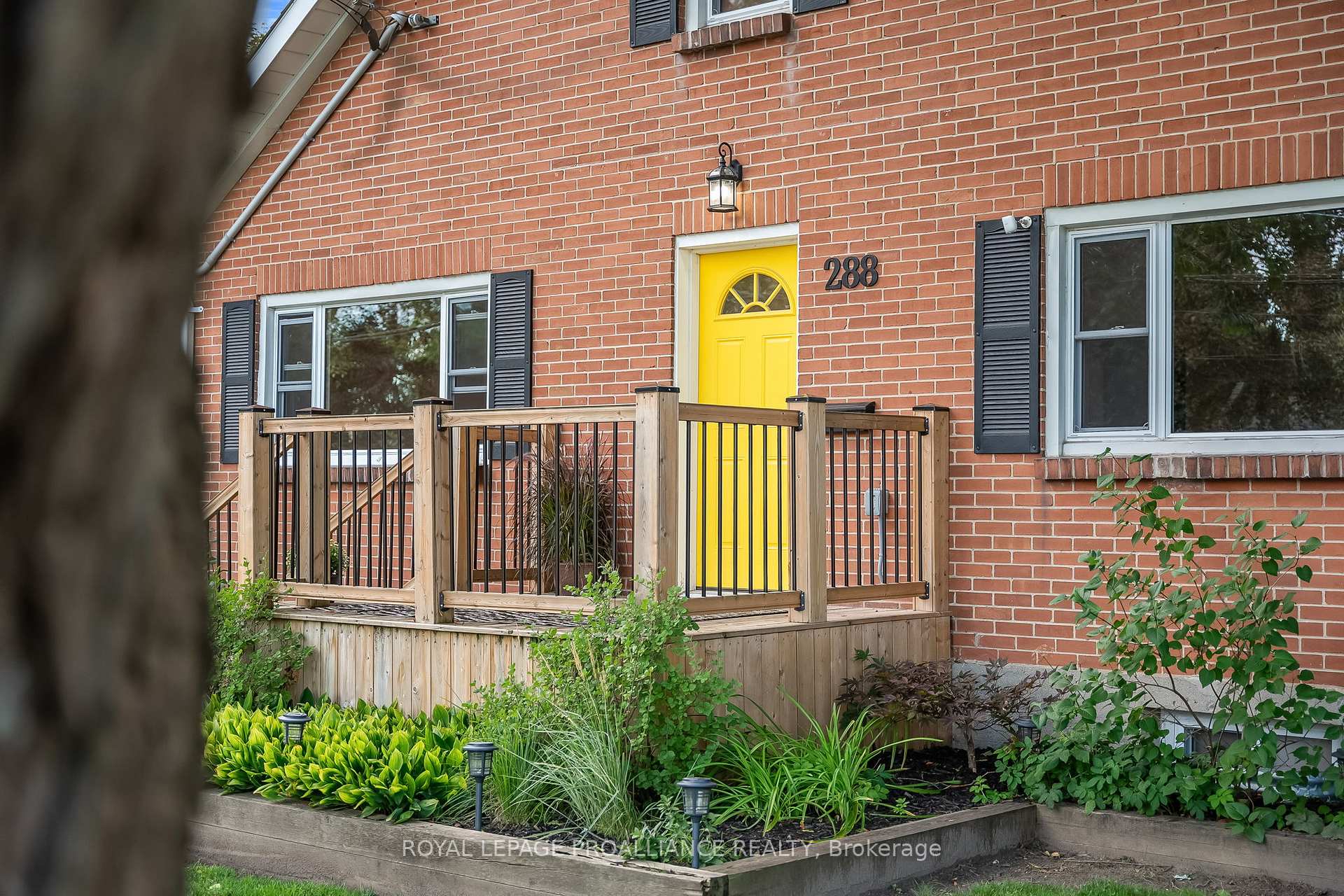Photo 2 of 288 MacDonald Avenue, Belleville, Belleville Ward — HOMEH