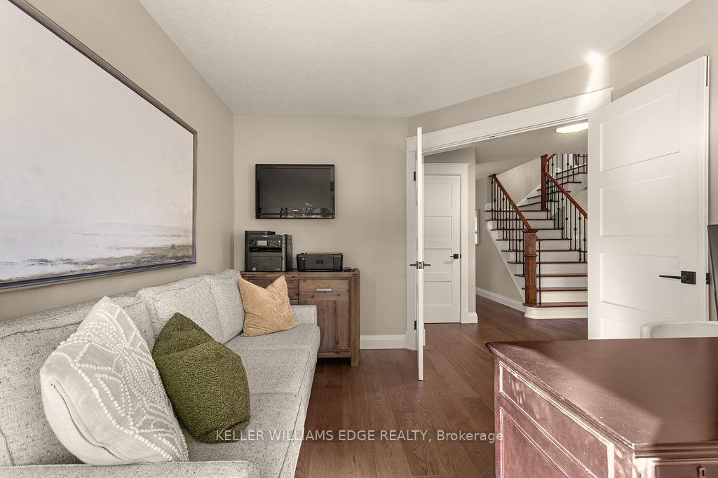 Photo 9 of 16 Edgecroft Crescent, Hamilton, Stoney Creek Mountain — HOMEH