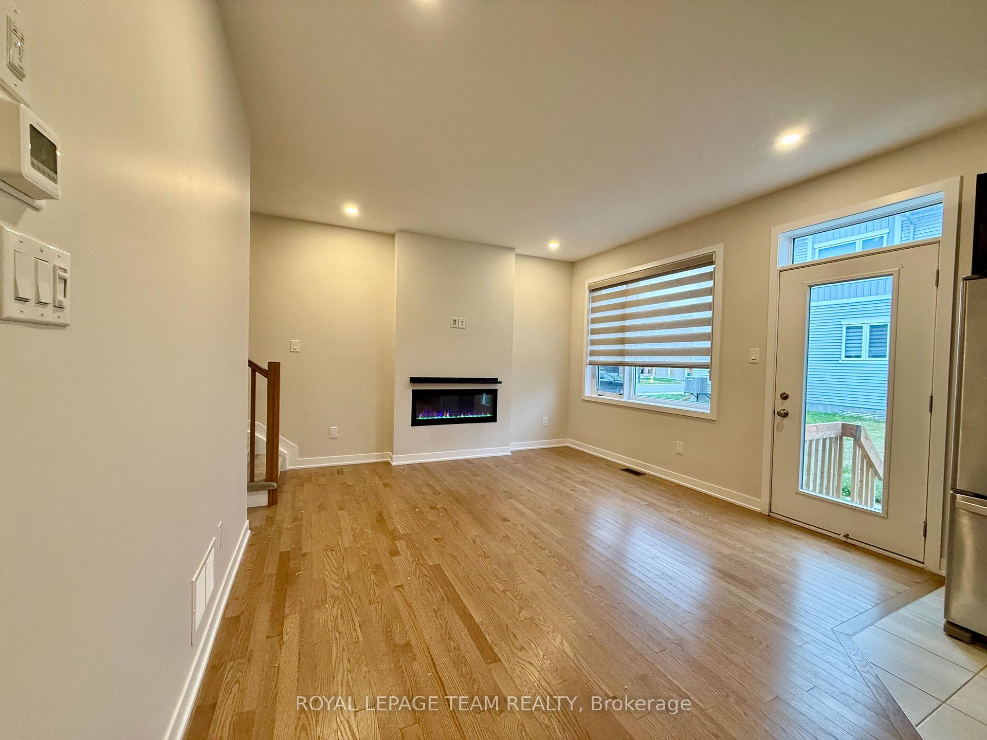 Photo 2 of 303 Canadensis Lane, Ottawa, Barrhaven - Half Moon Bay — HOMEH