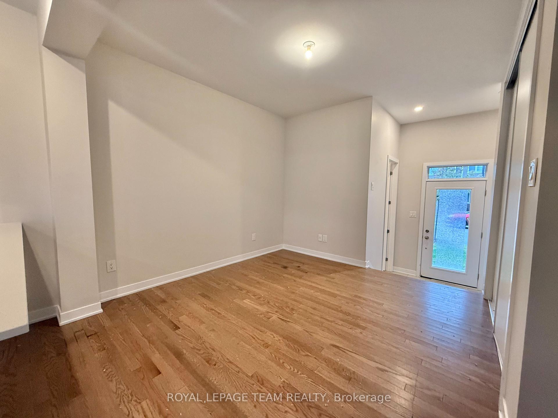 Photo 17 of 303 Canadensis Lane, Ottawa, Barrhaven - Half Moon Bay — HOMEH