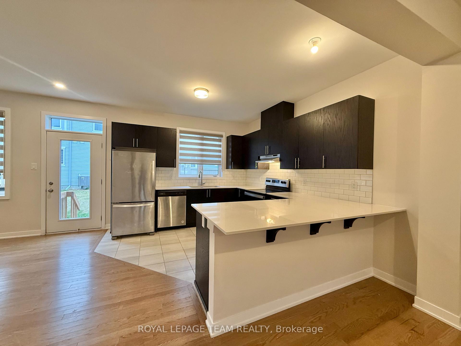 Photo 3 of 303 Canadensis Lane, Ottawa, Barrhaven - Half Moon Bay — HOMEH