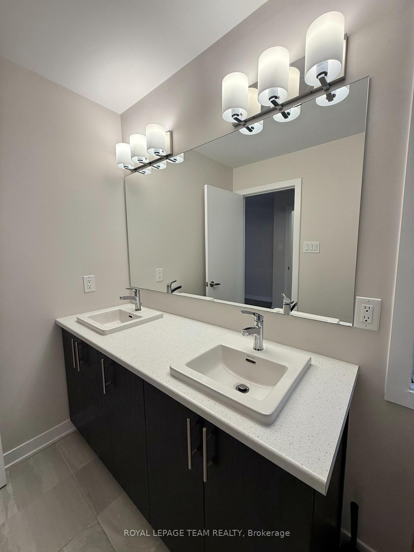 Photo 15 of 303 Canadensis Lane, Ottawa, Barrhaven - Half Moon Bay — HOMEH