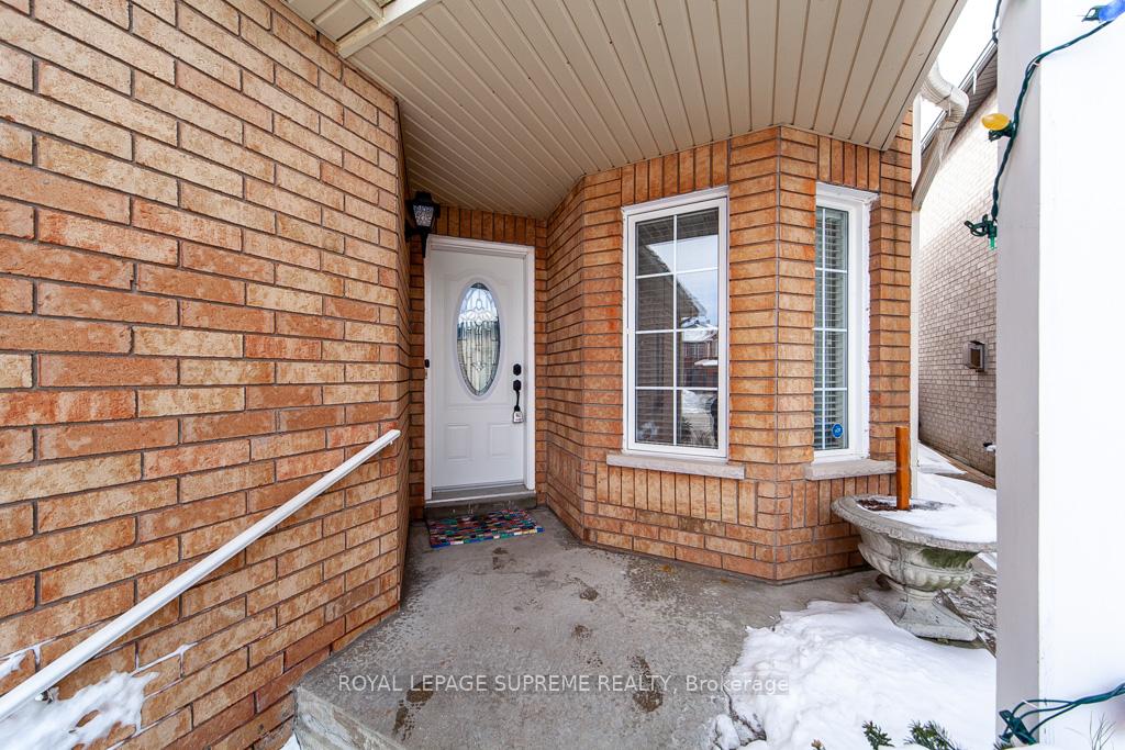 Photo 4 of 43 Coolspring Crescent, Caledon, Bolton East — HOMEH