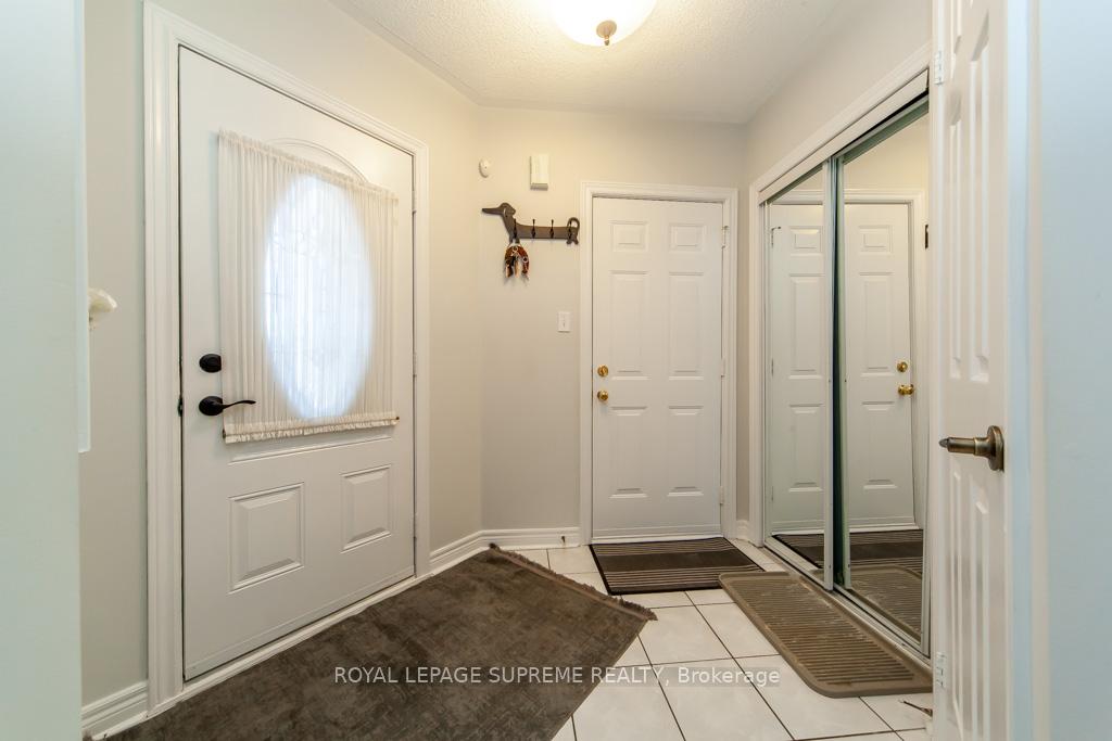 Photo 5 of 43 Coolspring Crescent, Caledon, Bolton East — HOMEH