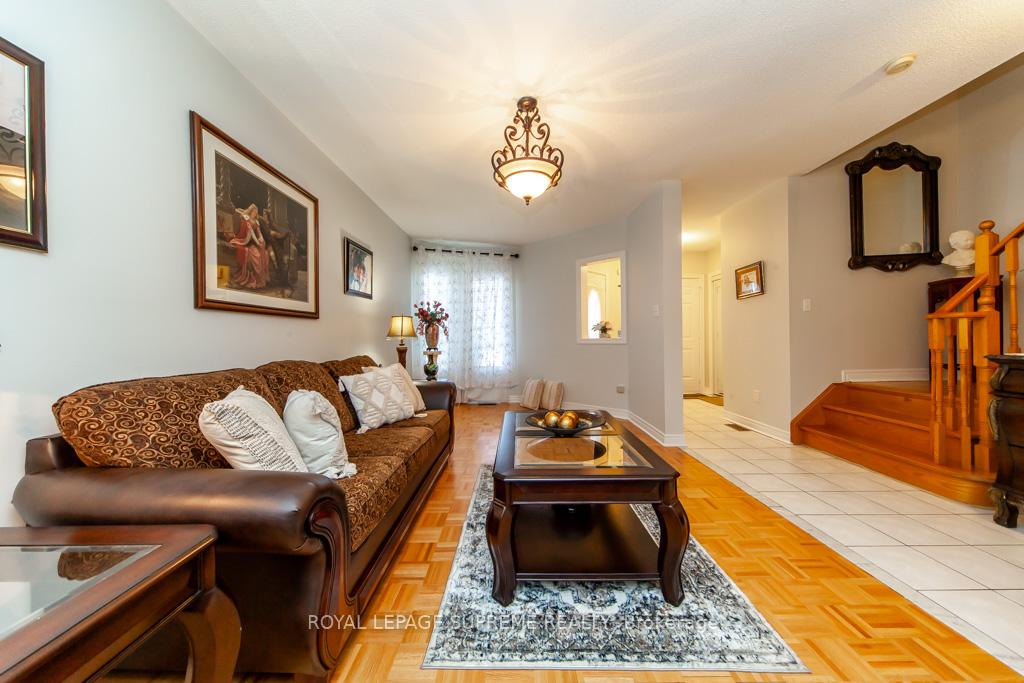 Photo 10 of 43 Coolspring Crescent, Caledon, Bolton East — HOMEH