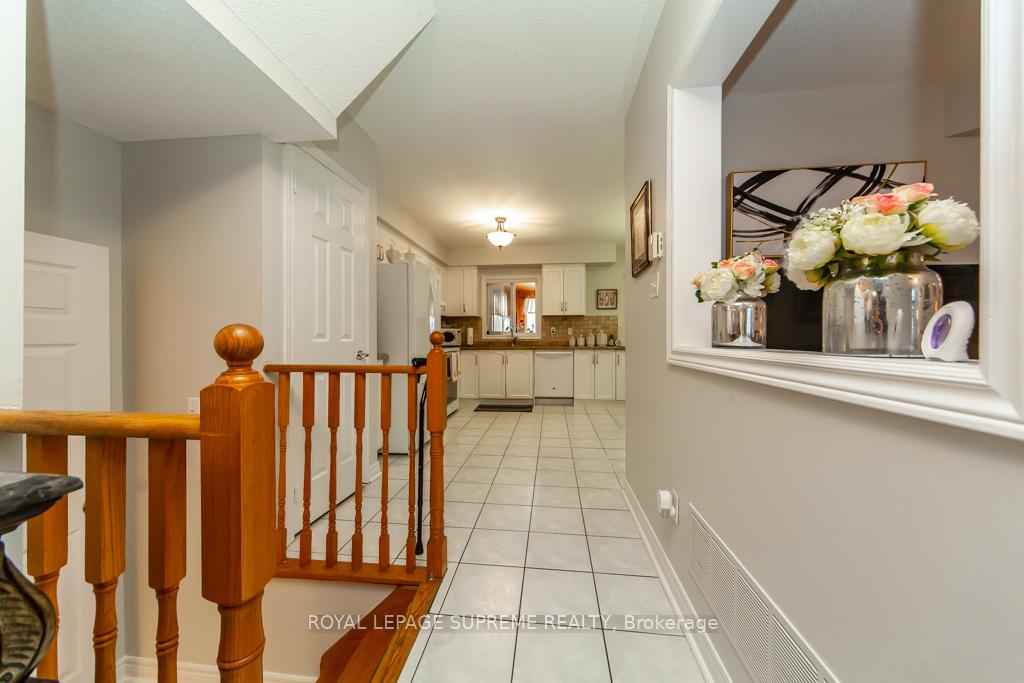 Photo 12 of 43 Coolspring Crescent, Caledon, Bolton East — HOMEH