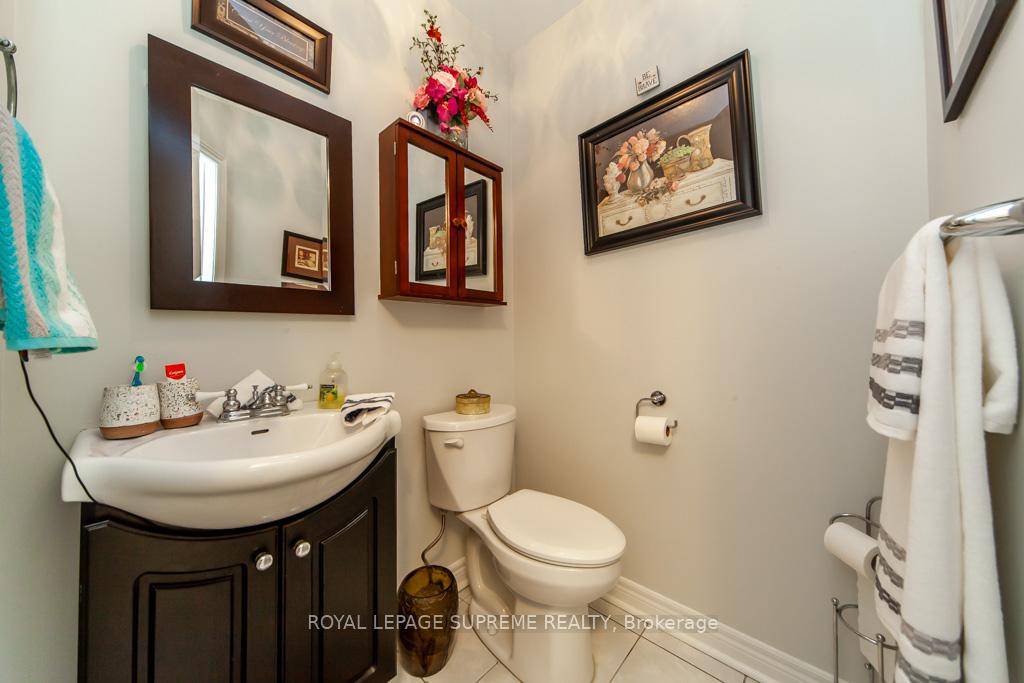 Photo 24 of 43 Coolspring Crescent, Caledon, Bolton East — HOMEH
