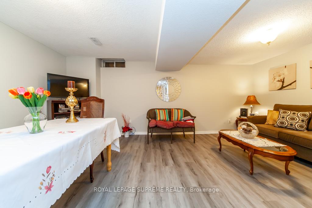 Photo 41 of 43 Coolspring Crescent, Caledon, Bolton East — HOMEH