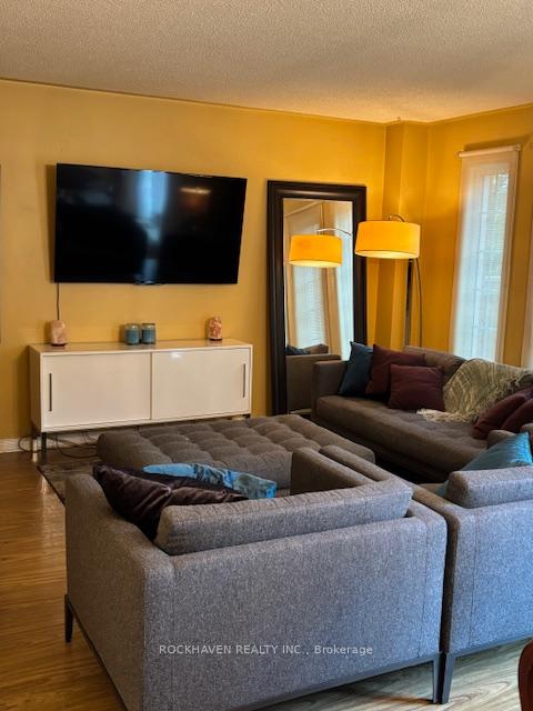 Photo 3 of 98 Fellowes Crescent, Hamilton, Waterdown — HOMEH