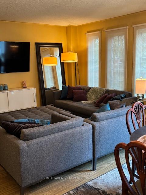 Photo 4 of 98 Fellowes Crescent, Hamilton, Waterdown — HOMEH