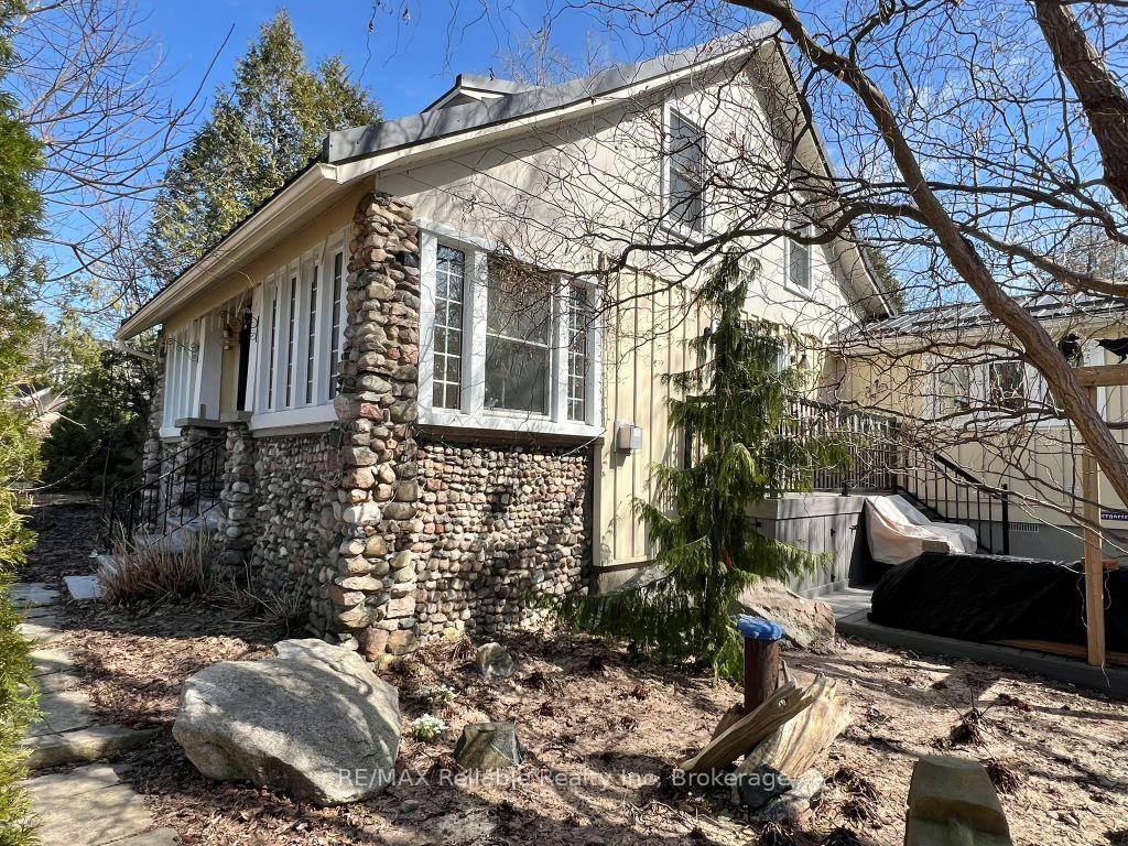 Photo 2 of 38 Catherine Street, Bluewater, Bayfield — HOMEH