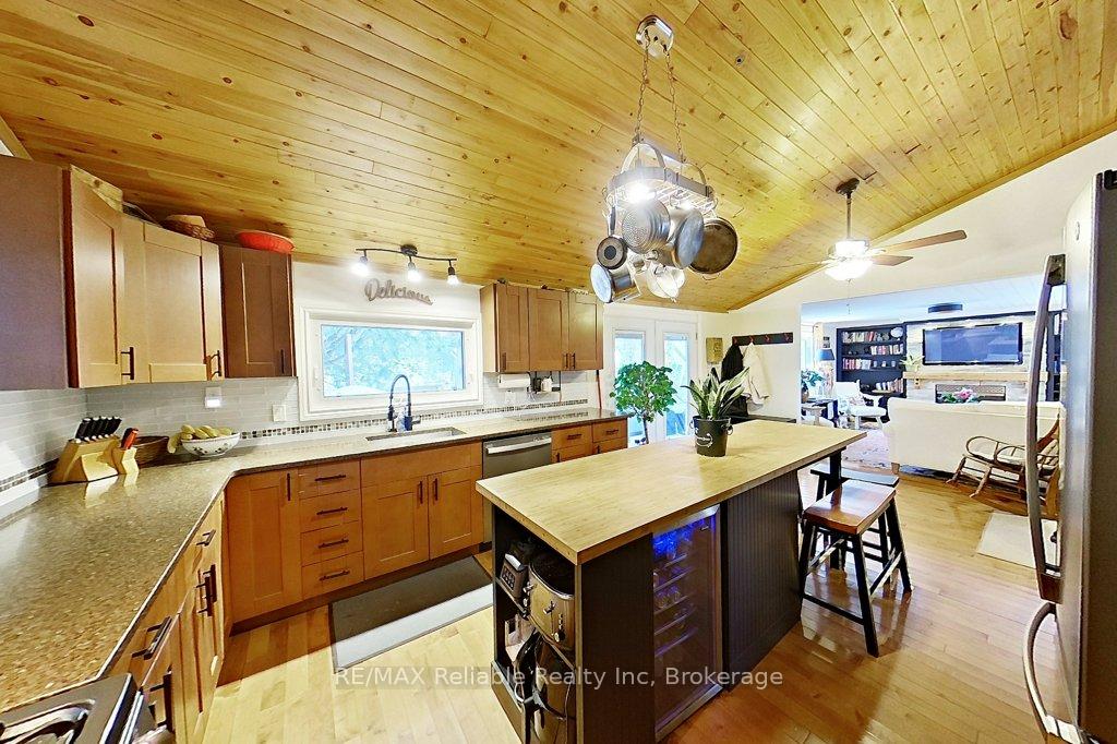 Photo 15 of 38 Catherine Street, Bluewater, Bayfield — HOMEH