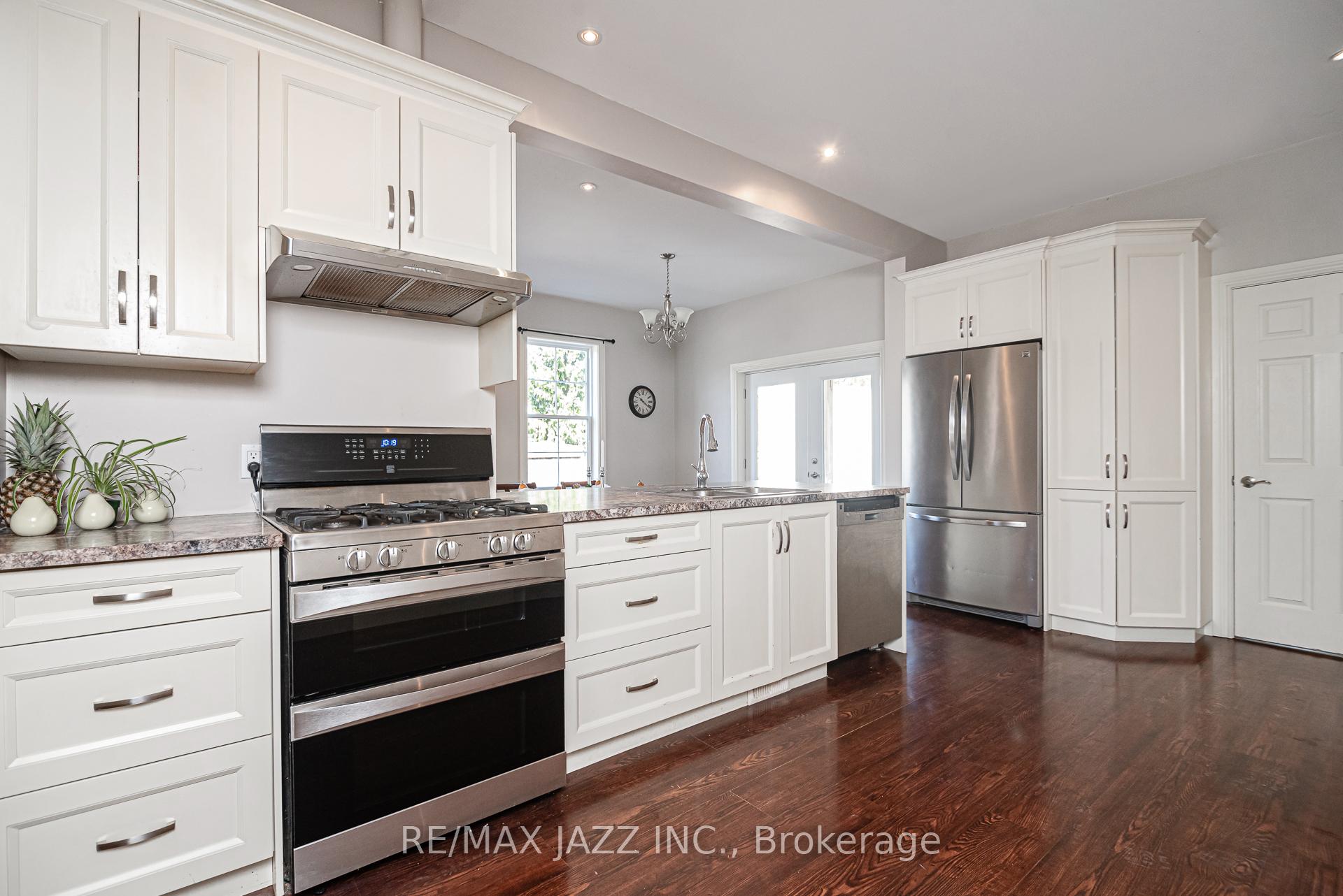 Photo 4 of 28 Emily Street E, Clarington, Newcastle — HOMEH