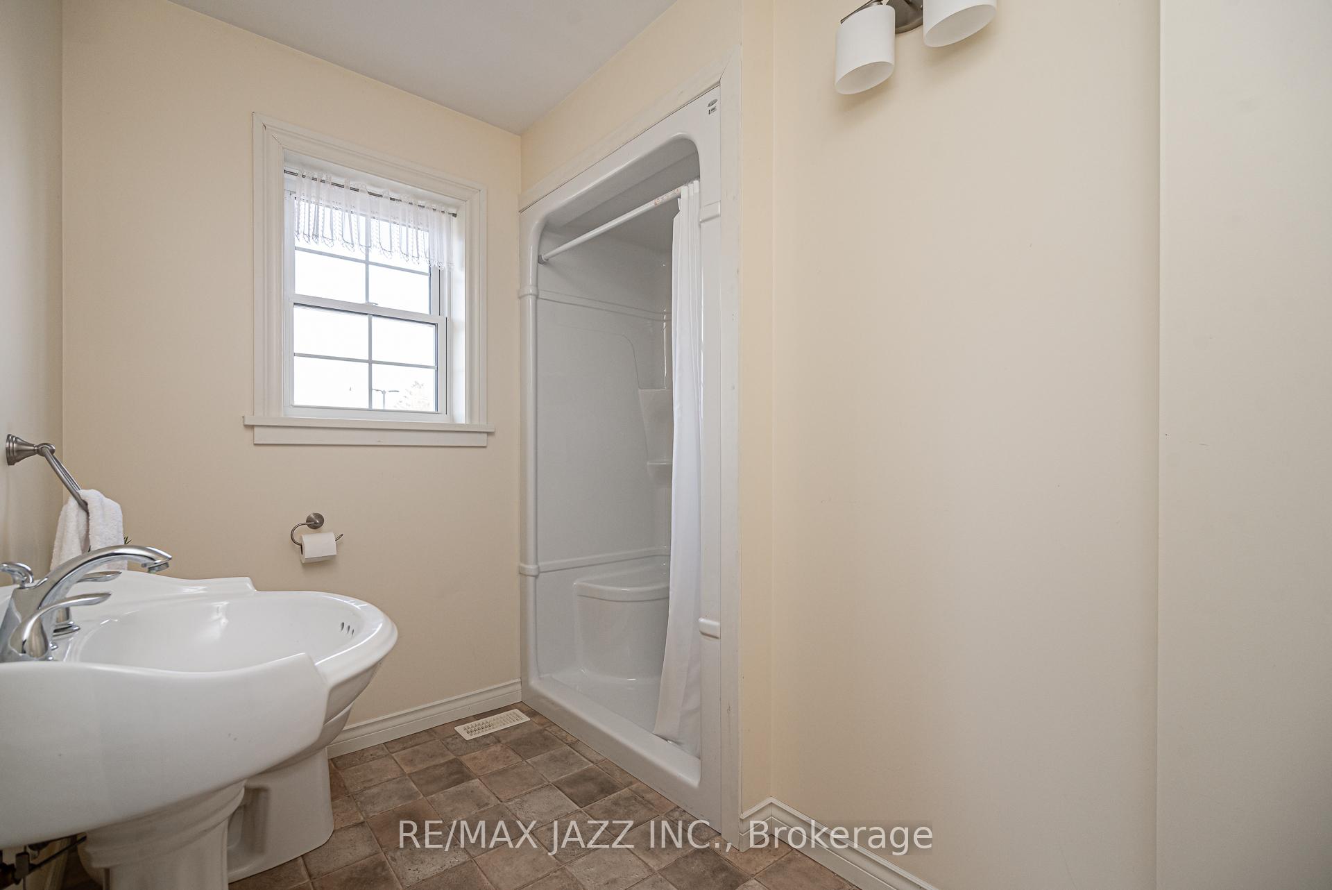 Photo 14 of 28 Emily Street E, Clarington, Newcastle — HOMEH