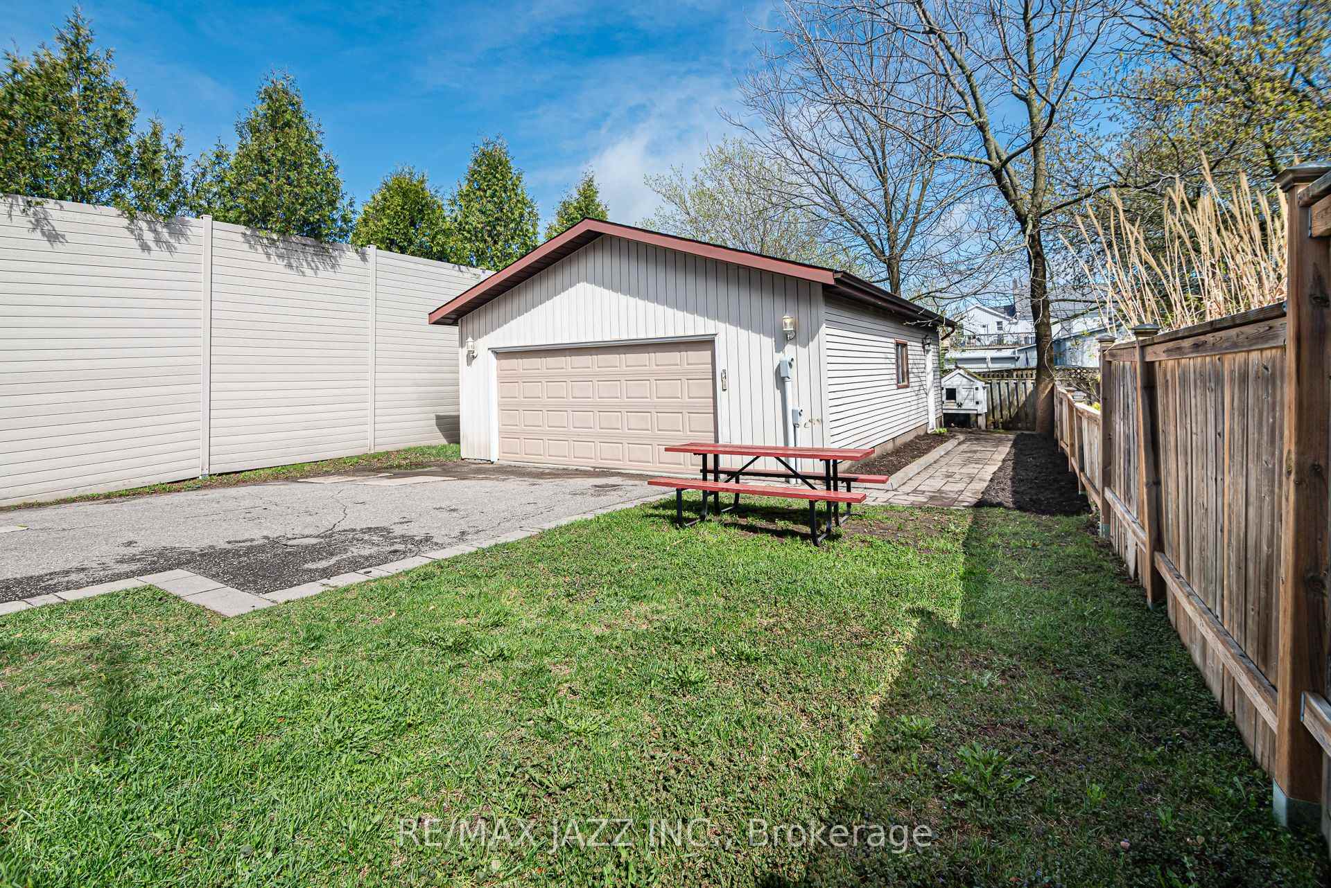 Photo 20 of 28 Emily Street E, Clarington, Newcastle — HOMEH