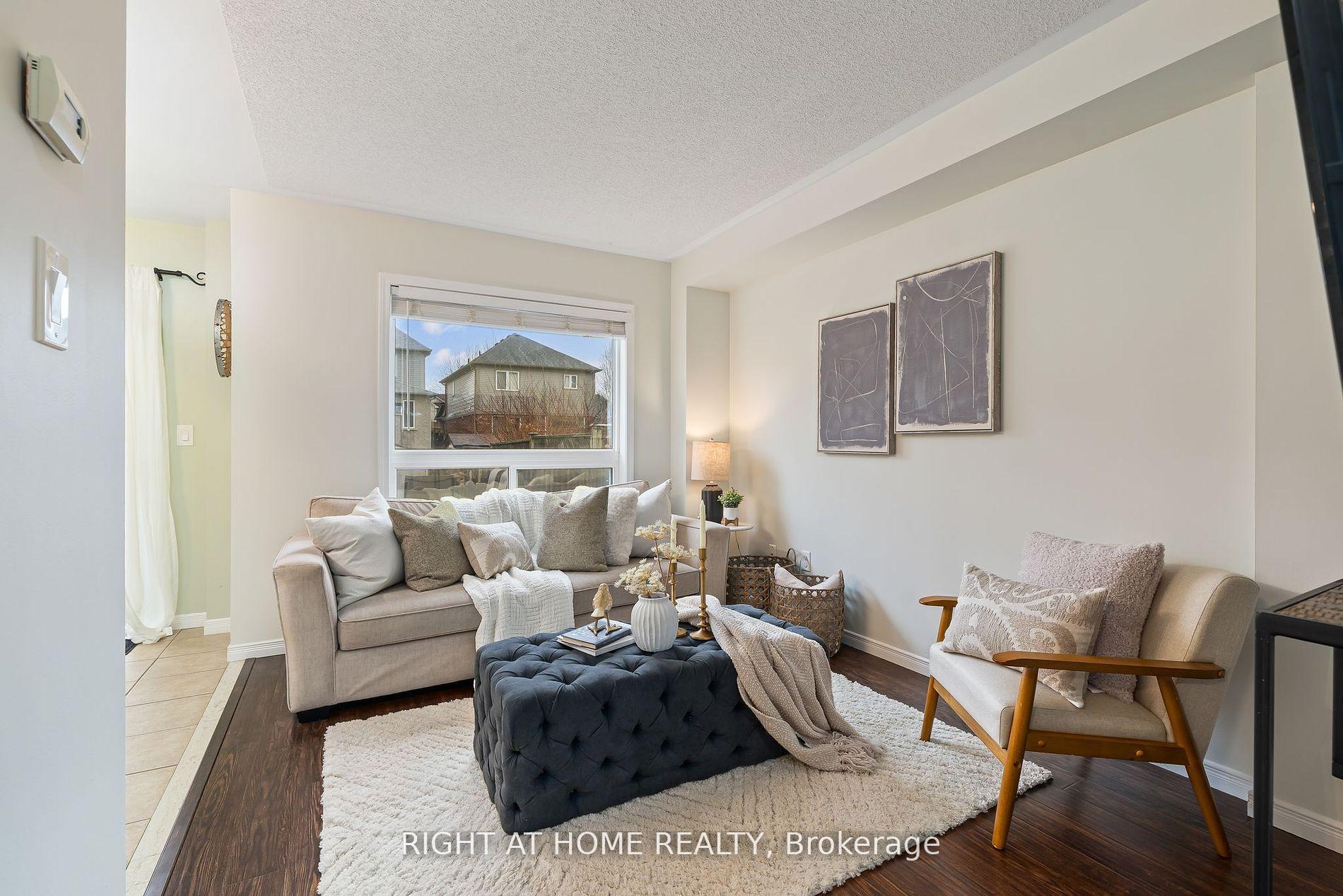Photo 8 of 14 Dodds Square, Clarington, Bowmanville — HOMEH