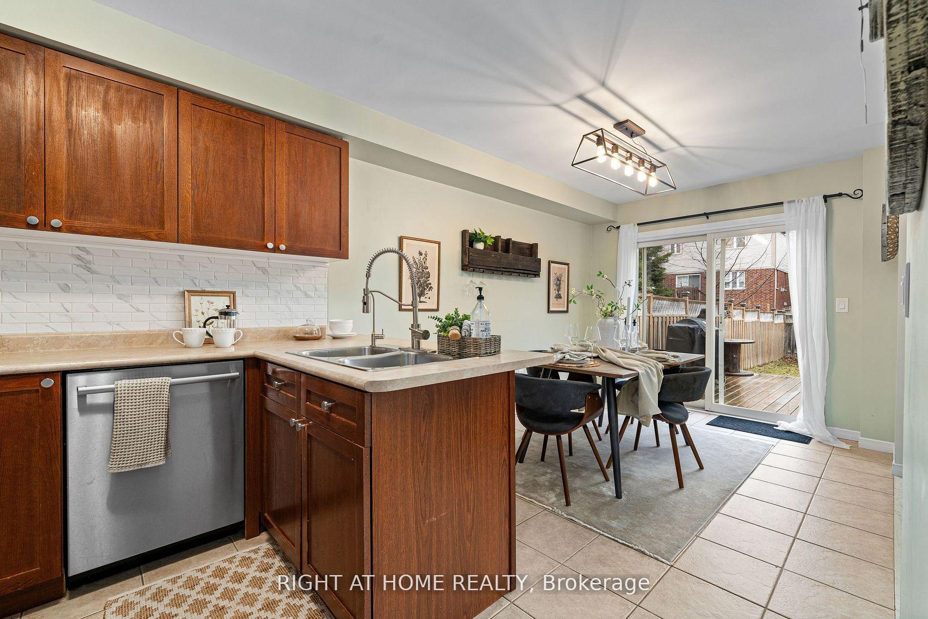 Photo 19 of 14 Dodds Square, Clarington, Bowmanville — HOMEH
