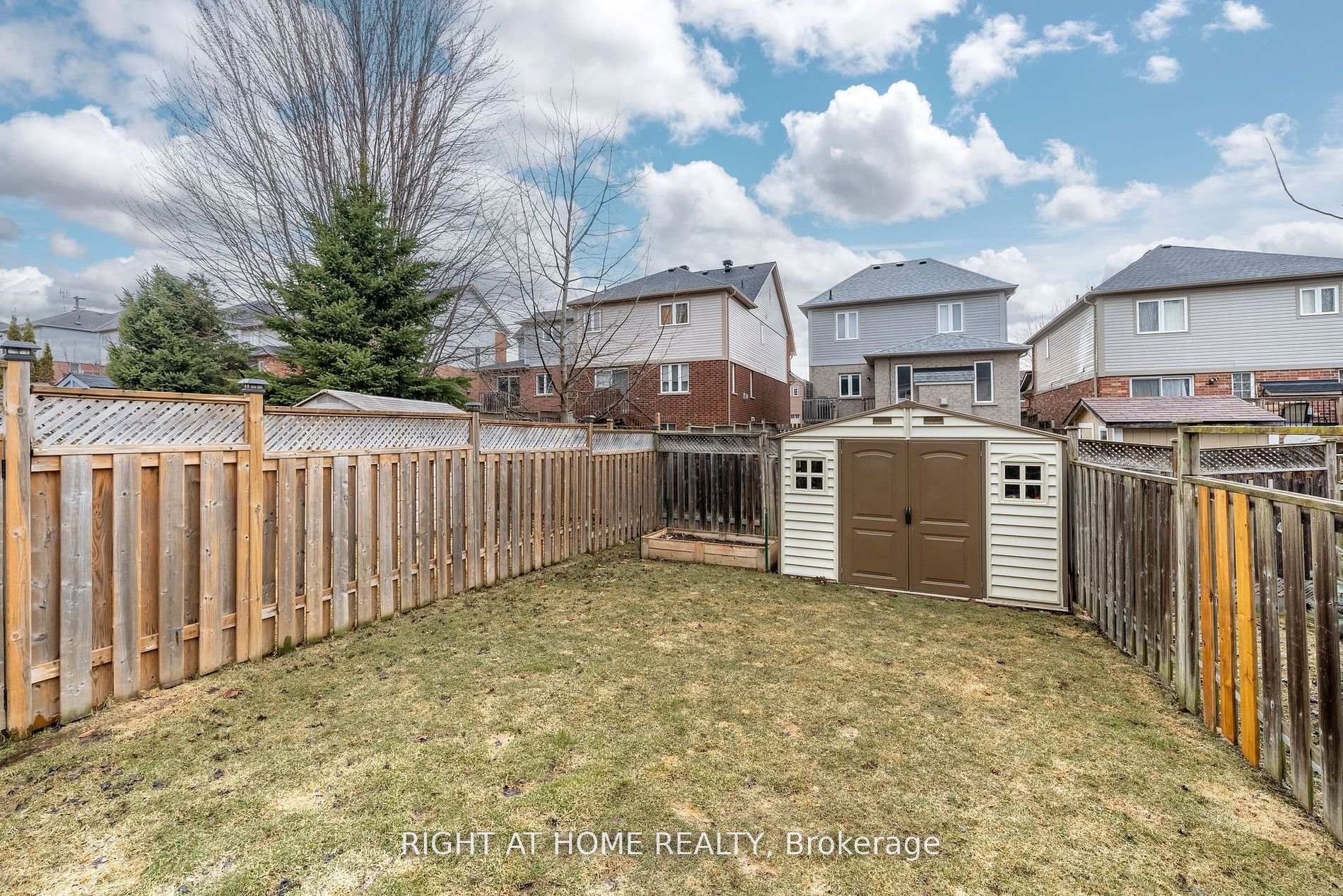 Photo 41 of 14 Dodds Square, Clarington, Bowmanville — HOMEH