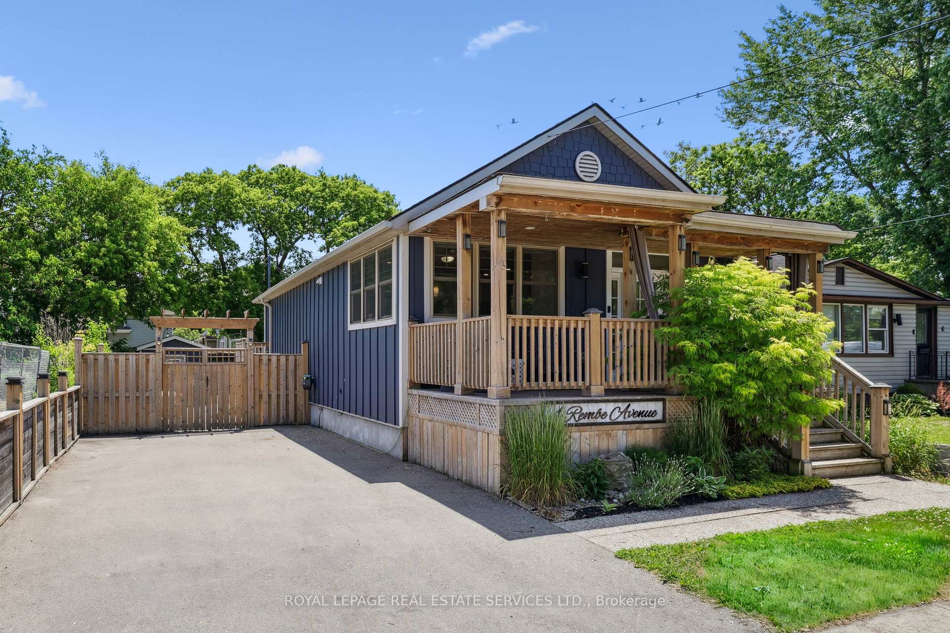 Photo 2 of 4 Rembe Avenue, Hamilton, Hamilton Beach — HOMEH