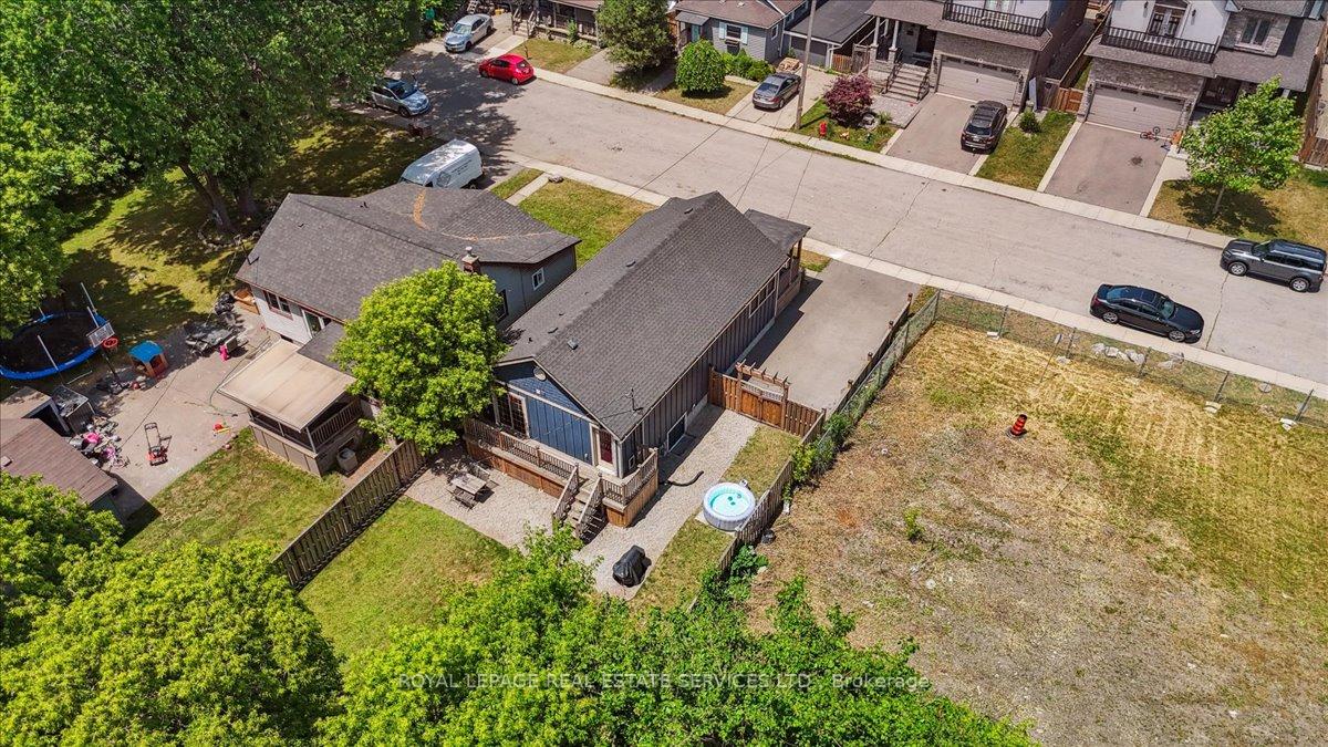 Photo 27 of 4 Rembe Avenue, Hamilton, Hamilton Beach — HOMEH