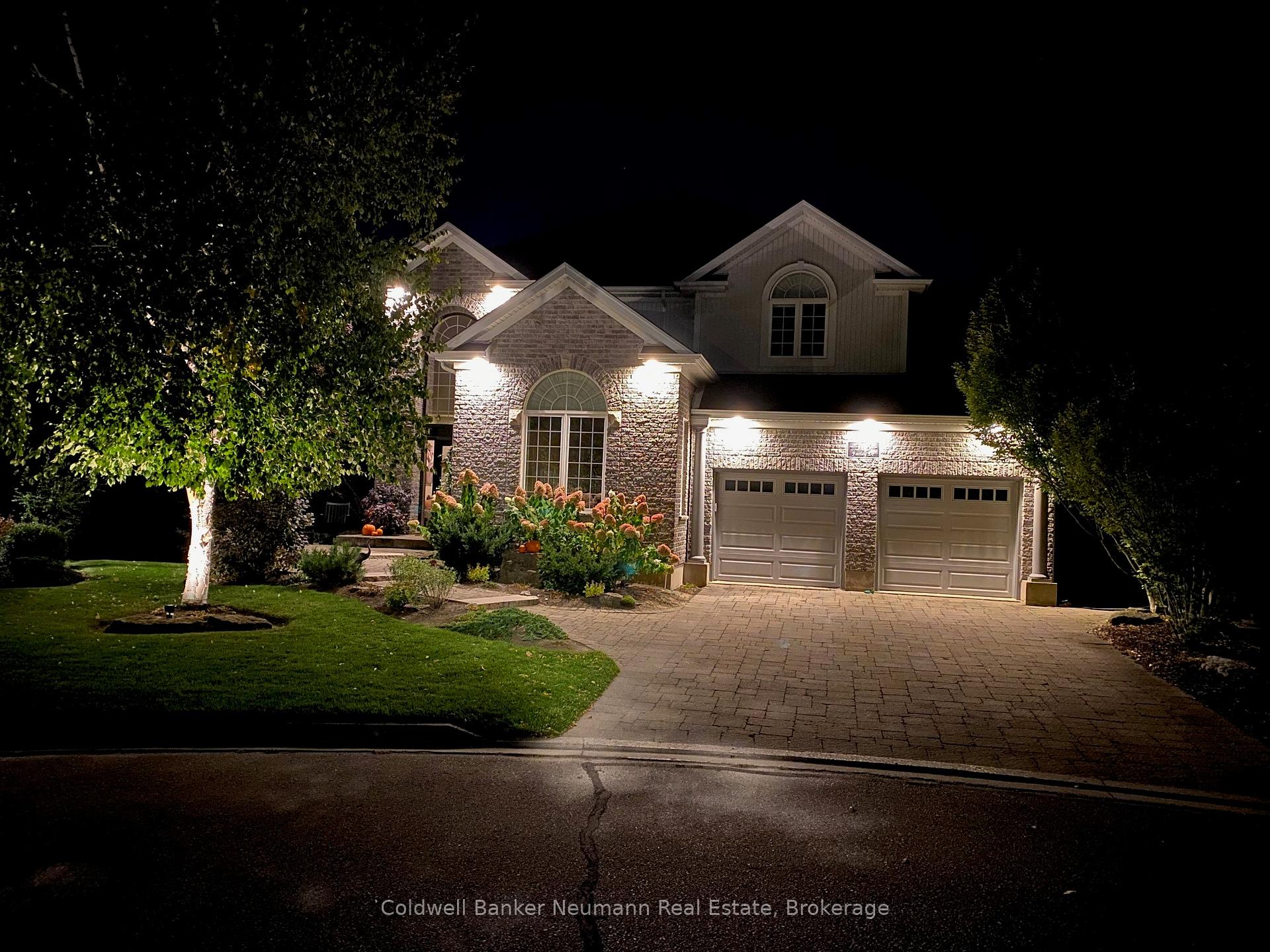 Photo 3 of 305 Farley Drive, Guelph, Pineridge/Westminster Woods — HOMEH