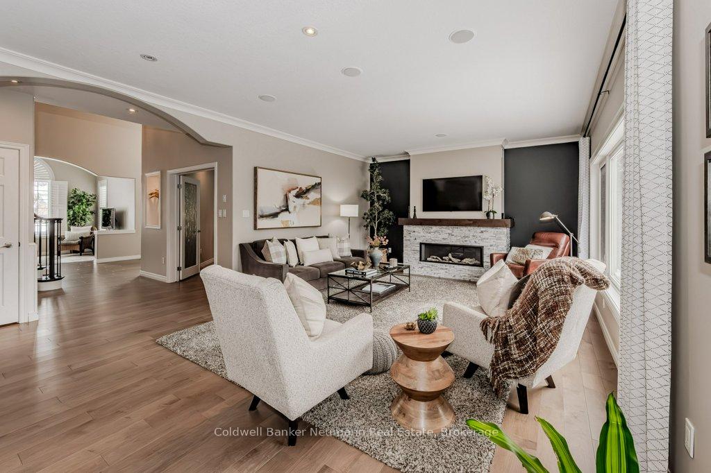 Photo 10 of 305 Farley Drive, Guelph, Pineridge/Westminster Woods — HOMEH