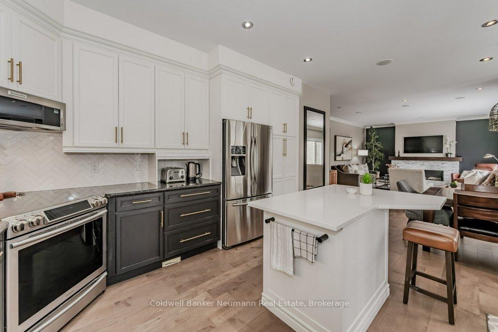 Photo 18 of 305 Farley Drive, Guelph, Pineridge/Westminster Woods — HOMEH