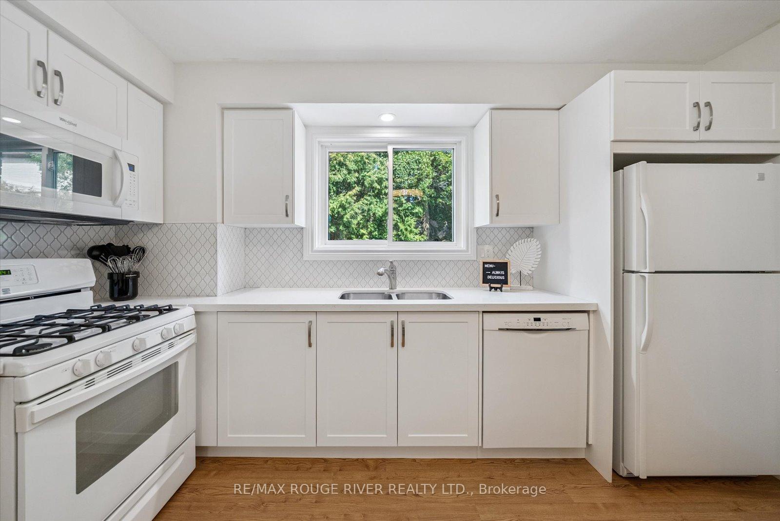 Photo 10 of 153 Walton Drive, Aurora, Aurora Village — HOMEH