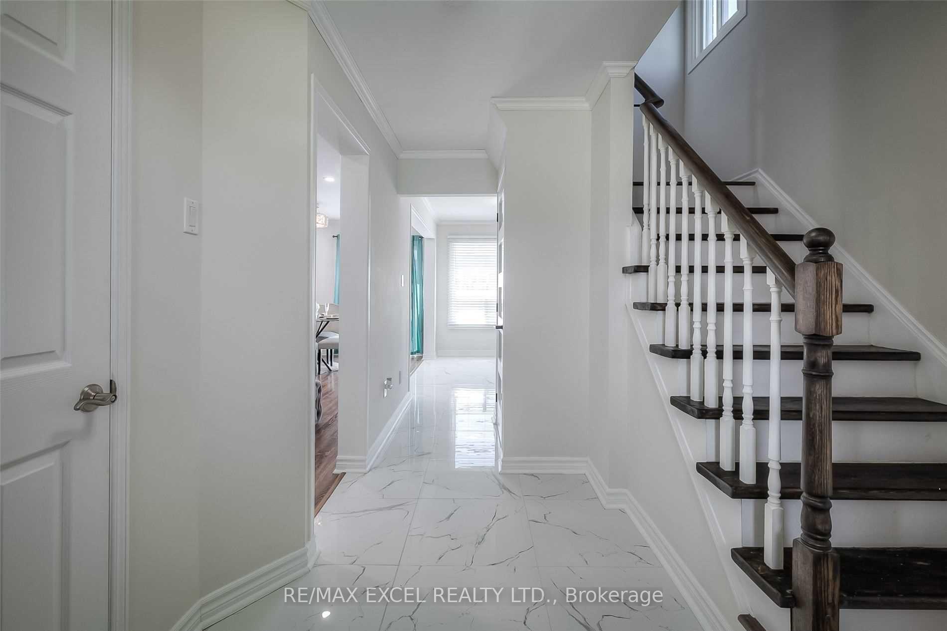Photo 2 of 22 Weatherup Crescent, Barrie, West Bayfield — HOMEH