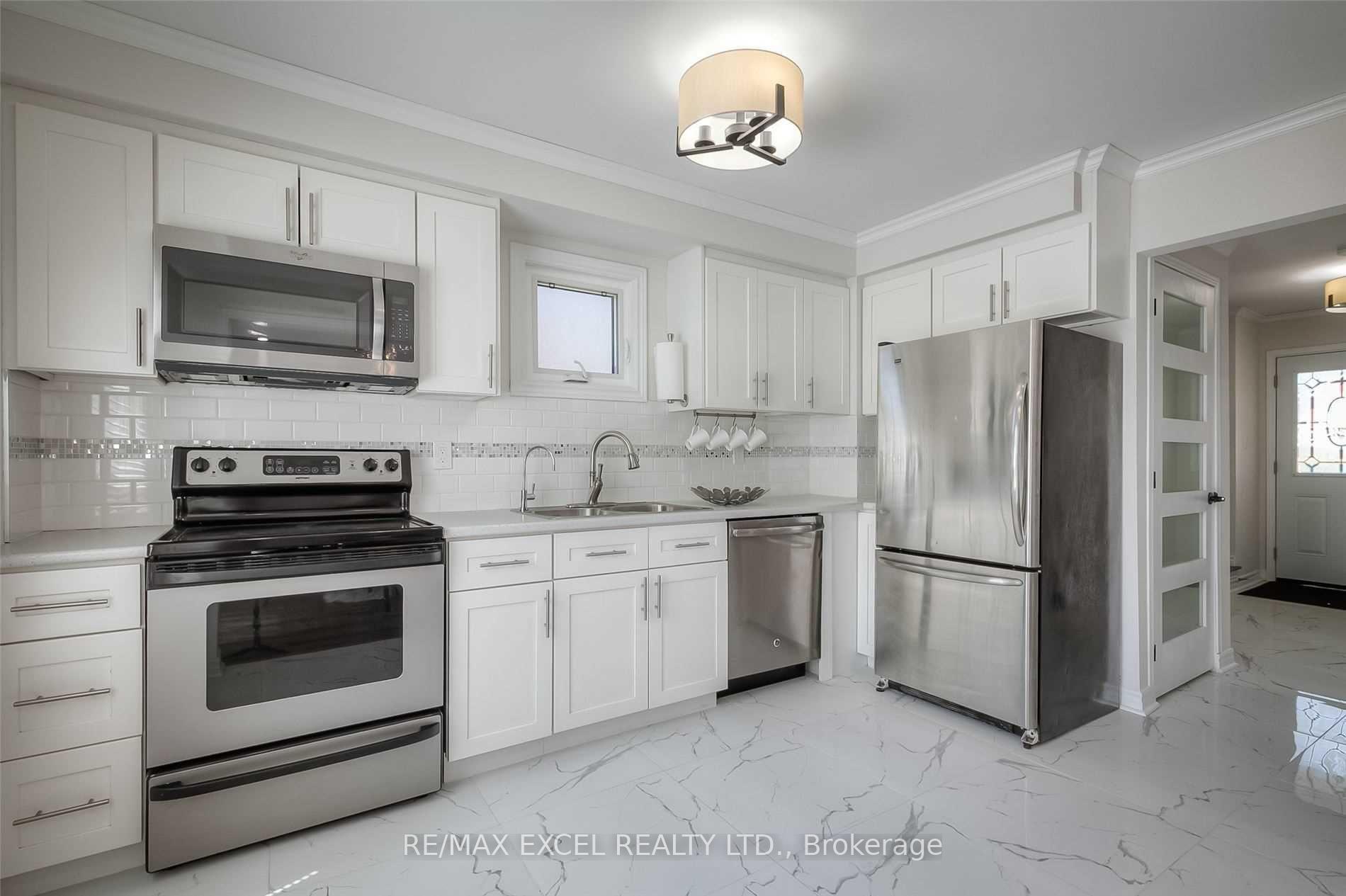 Photo 8 of 22 Weatherup Crescent, Barrie, West Bayfield — HOMEH