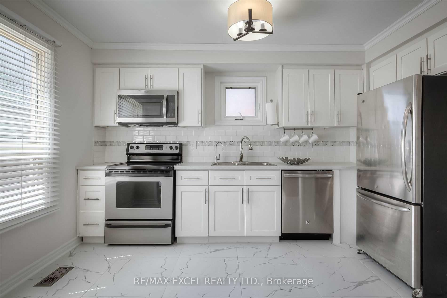 Photo 17 of 22 Weatherup Crescent, Barrie, West Bayfield — HOMEH
