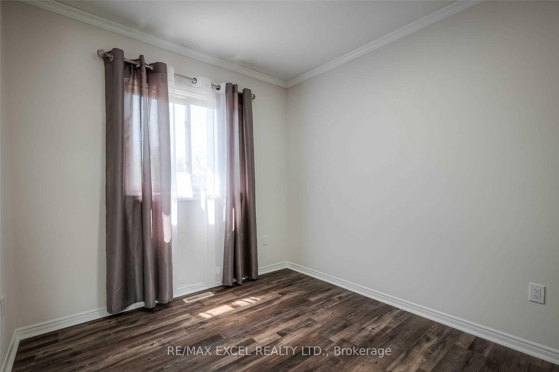 Photo 18 of 22 Weatherup Crescent, Barrie, West Bayfield — HOMEH