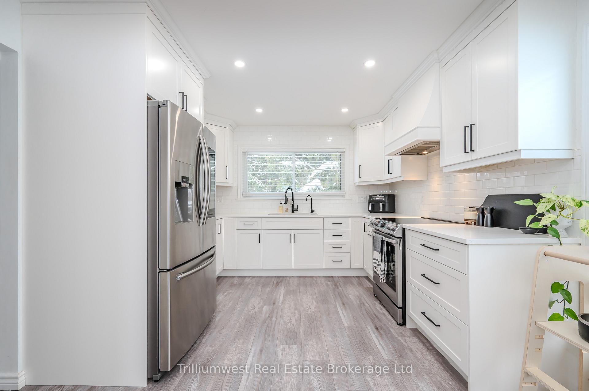 Photo 7 of 16 Woodridge Drive, Guelph, Willow West/Sugarbush/West Acres — HOMEH