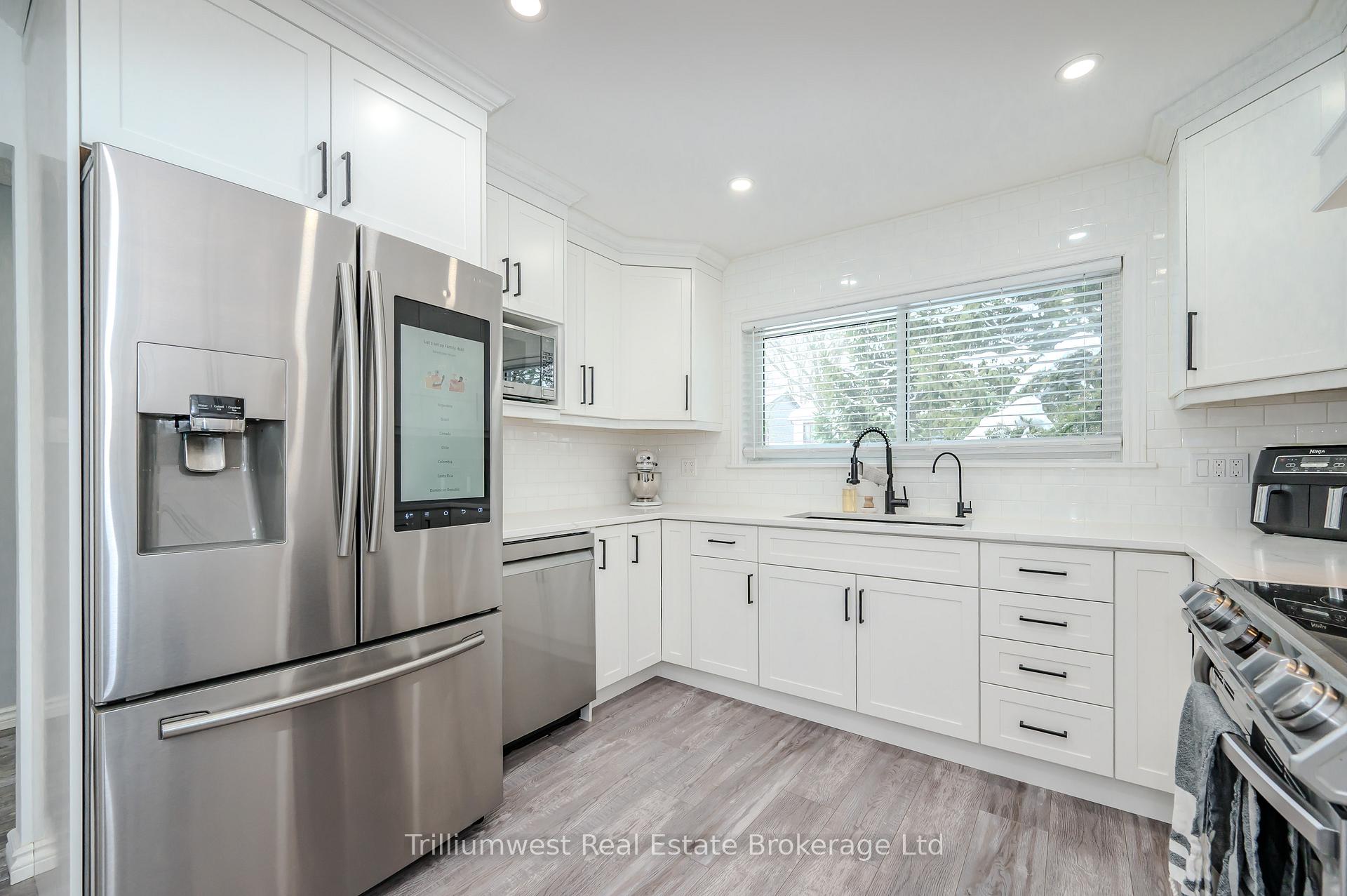 Photo 9 of 16 Woodridge Drive, Guelph, Willow West/Sugarbush/West Acres — HOMEH