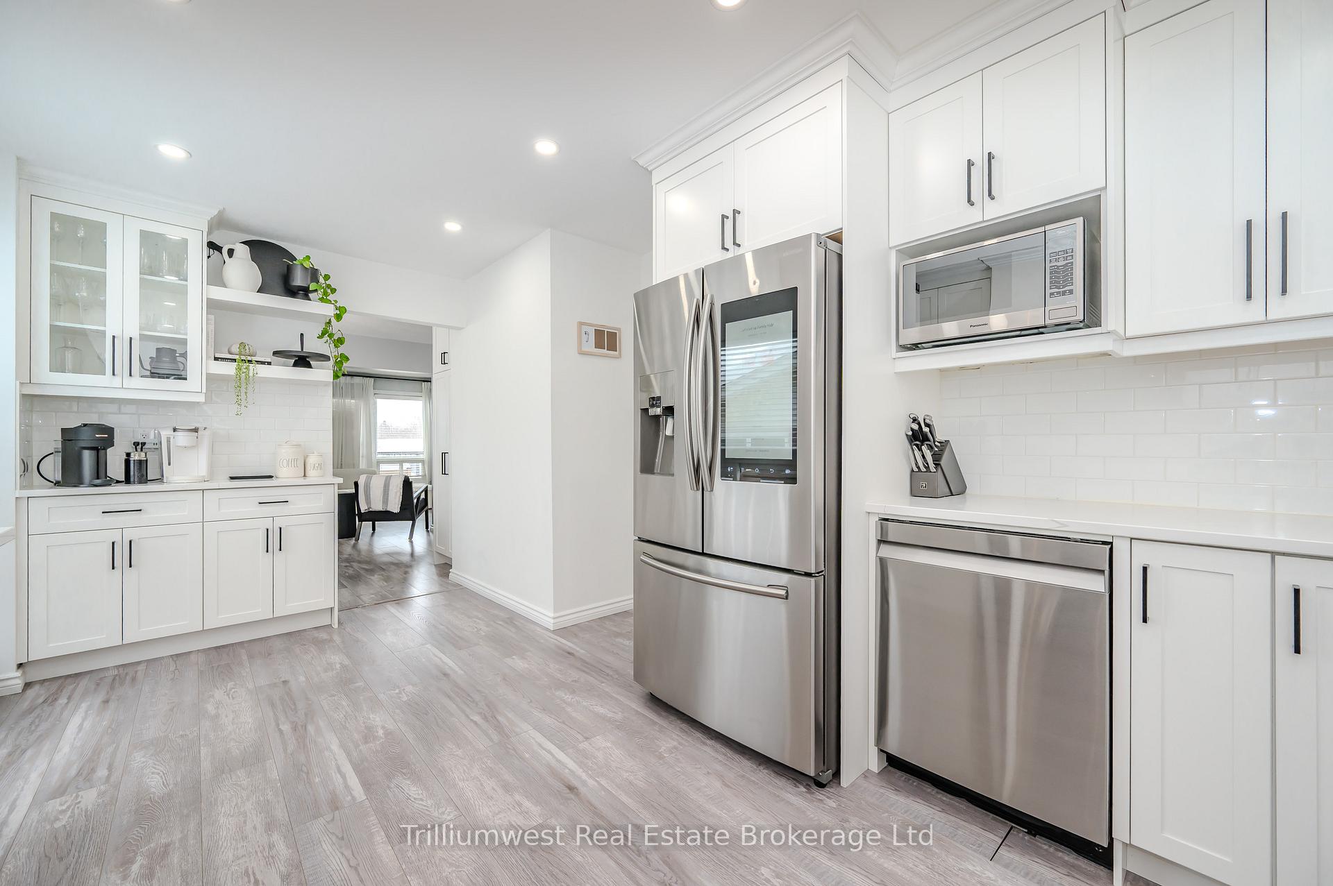 Photo 10 of 16 Woodridge Drive, Guelph, Willow West/Sugarbush/West Acres — HOMEH